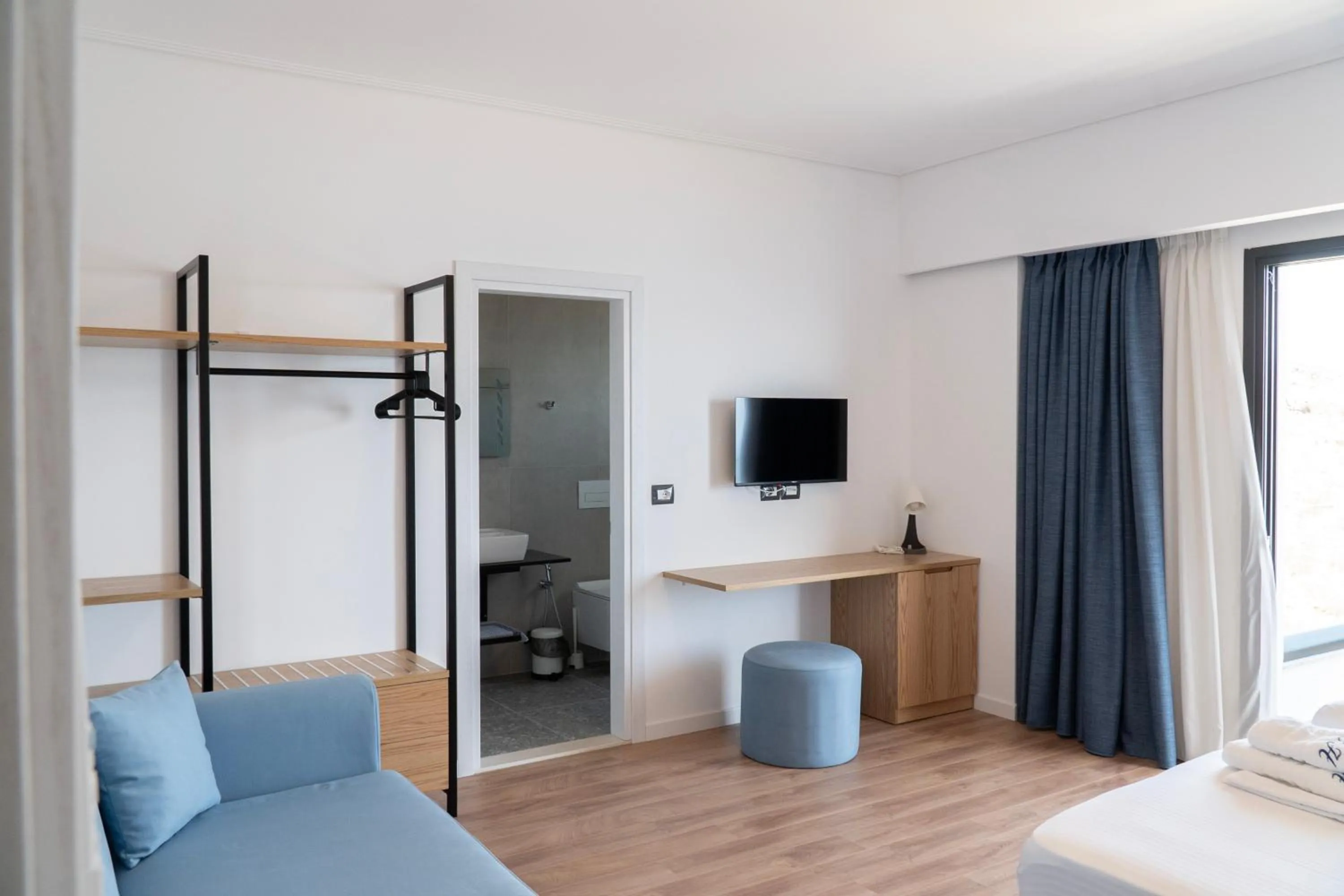 Bed in Hilltop Heaven Hotel