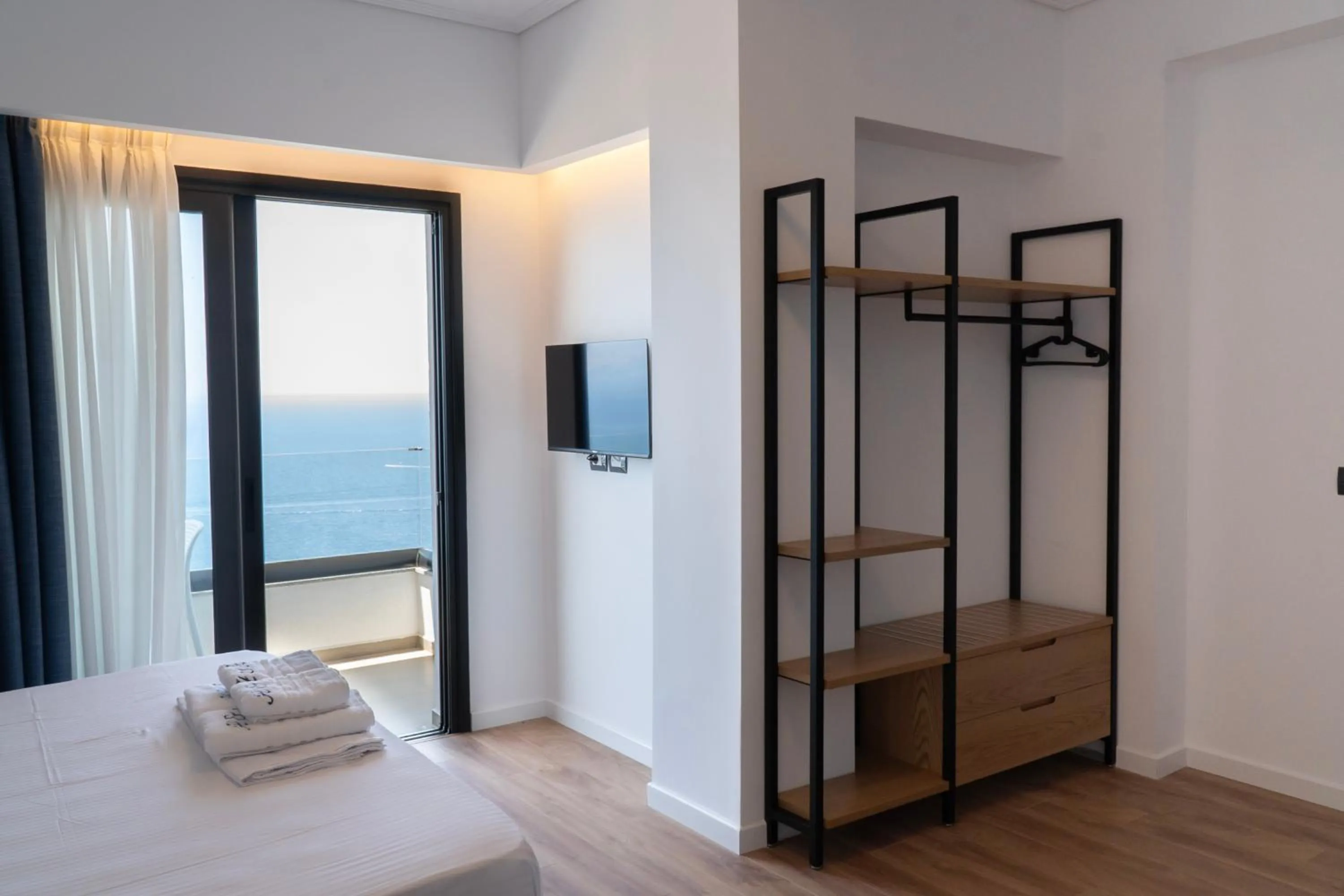 Bed in Hilltop Heaven Hotel