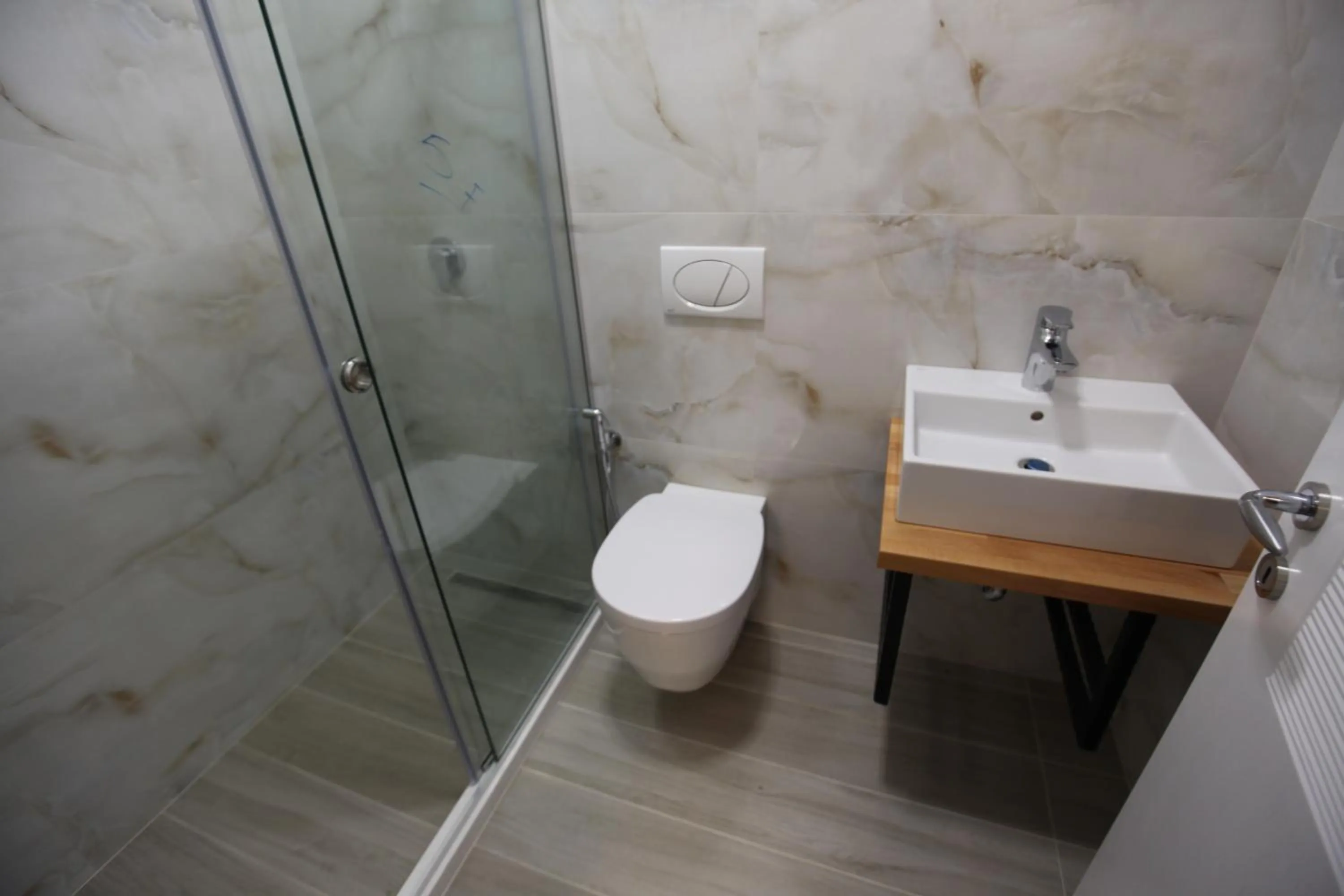 Shower in Hilltop Heaven Hotel