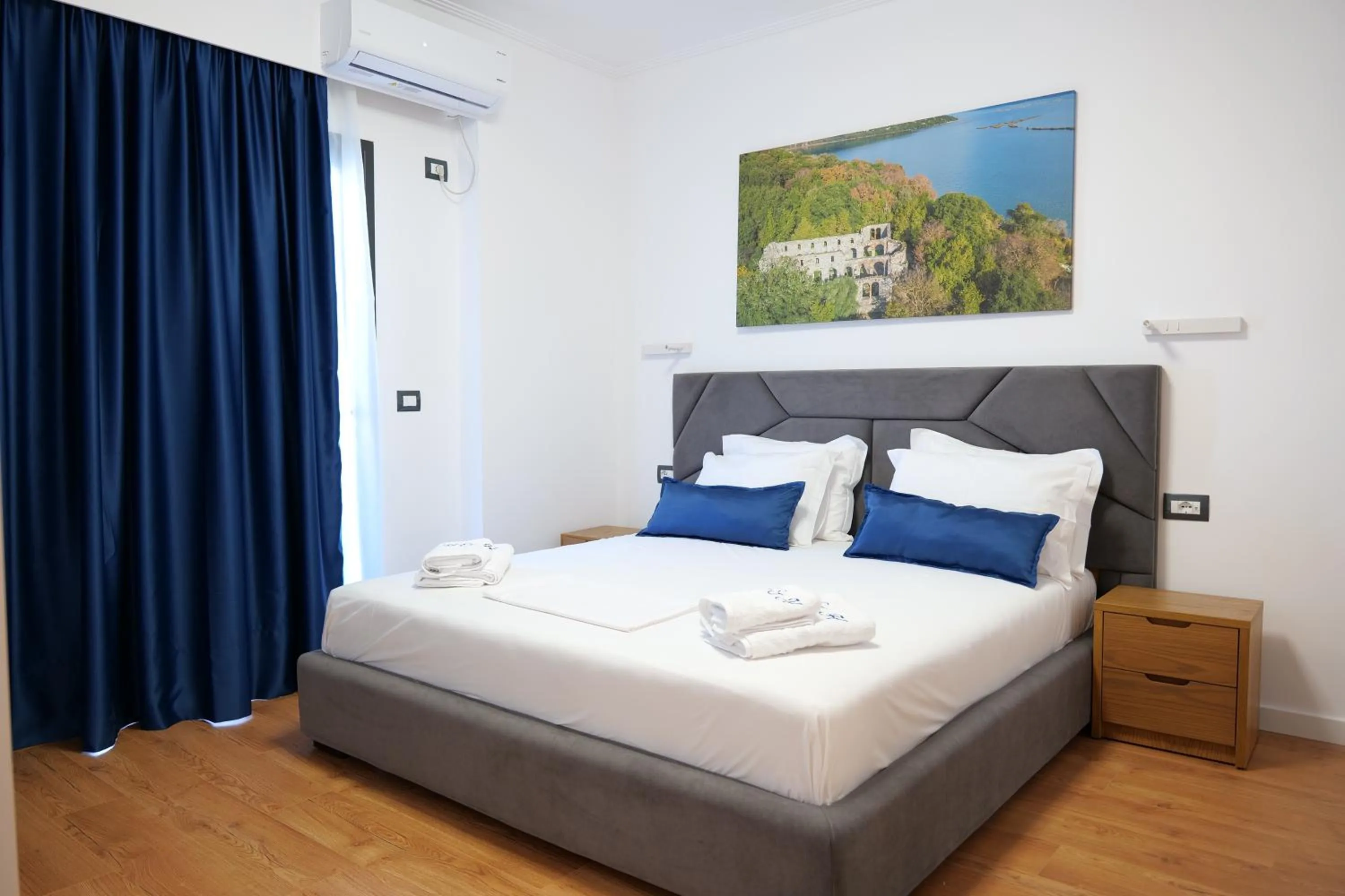 Bed in Hilltop Heaven Hotel