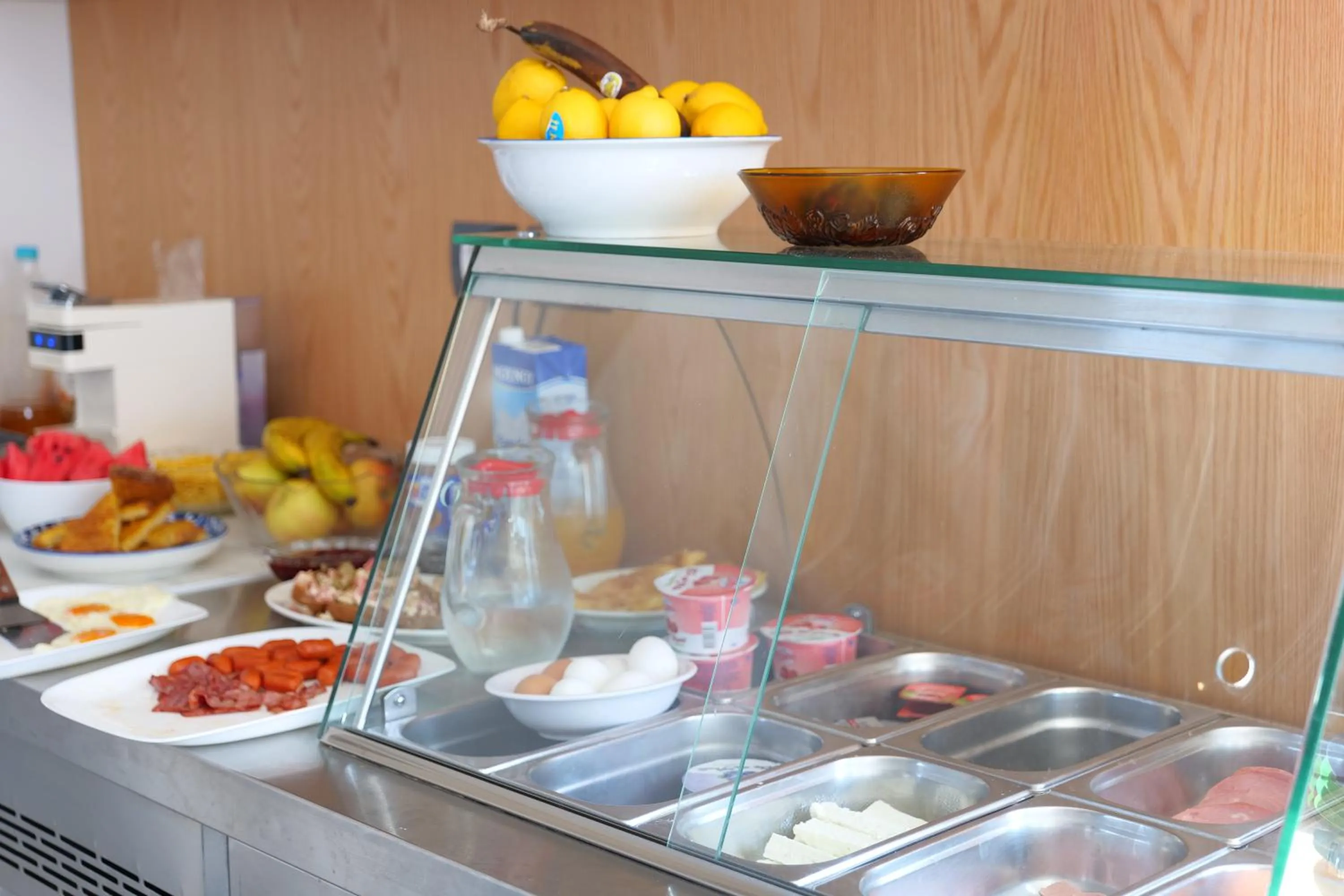 Food and drinks in Hilltop Heaven Hotel