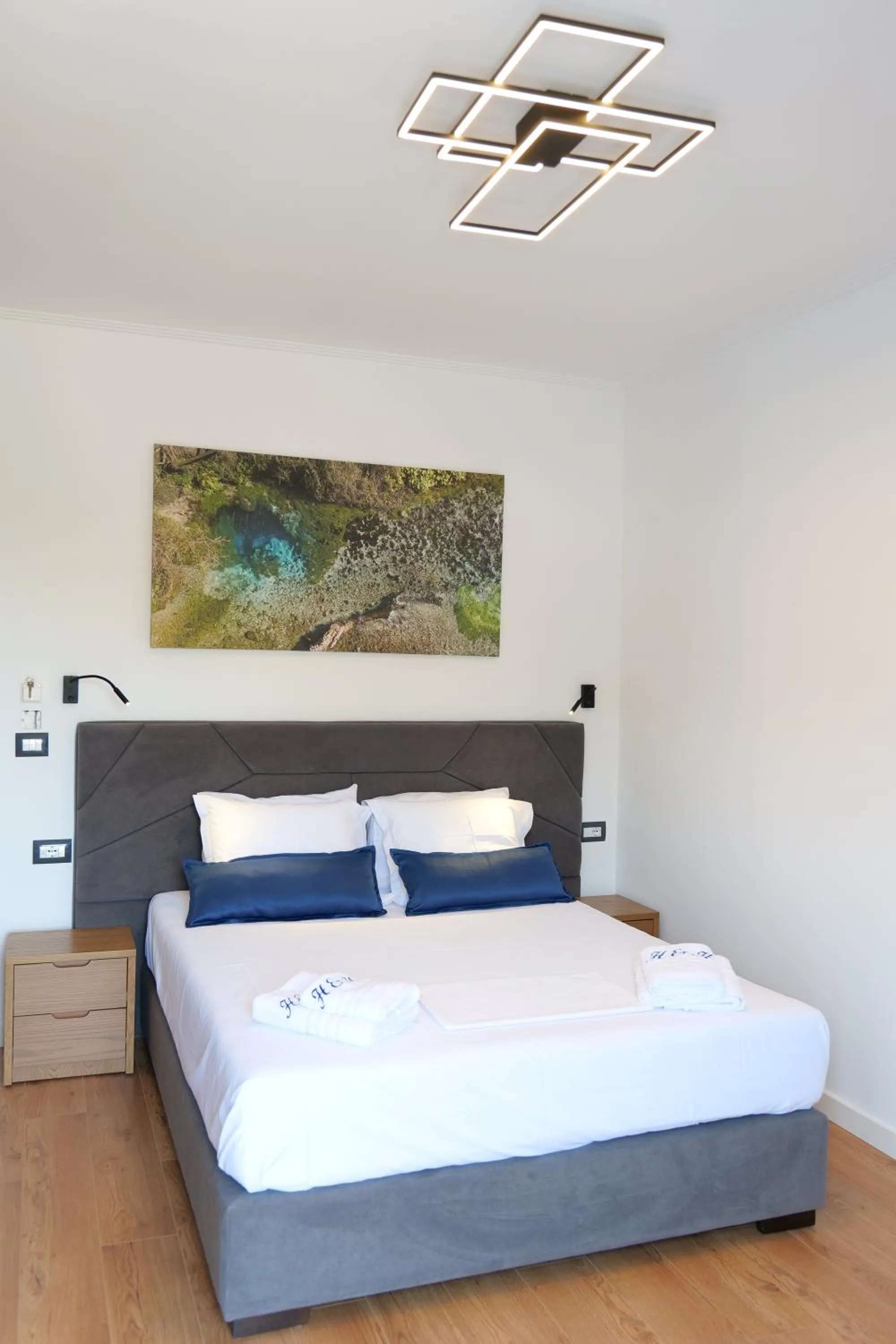 Bed in Hilltop Heaven Hotel