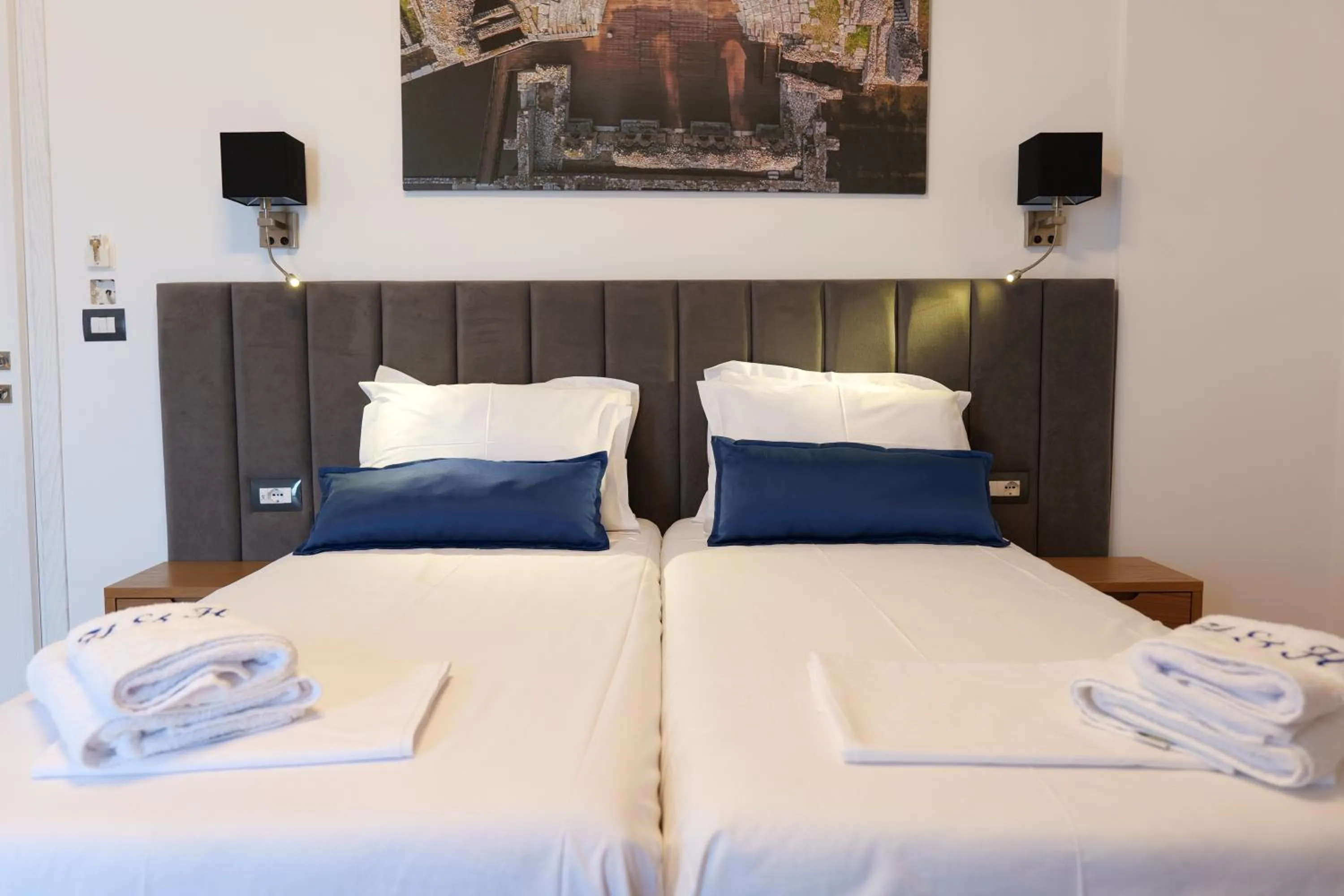 Bed in Hilltop Heaven Hotel