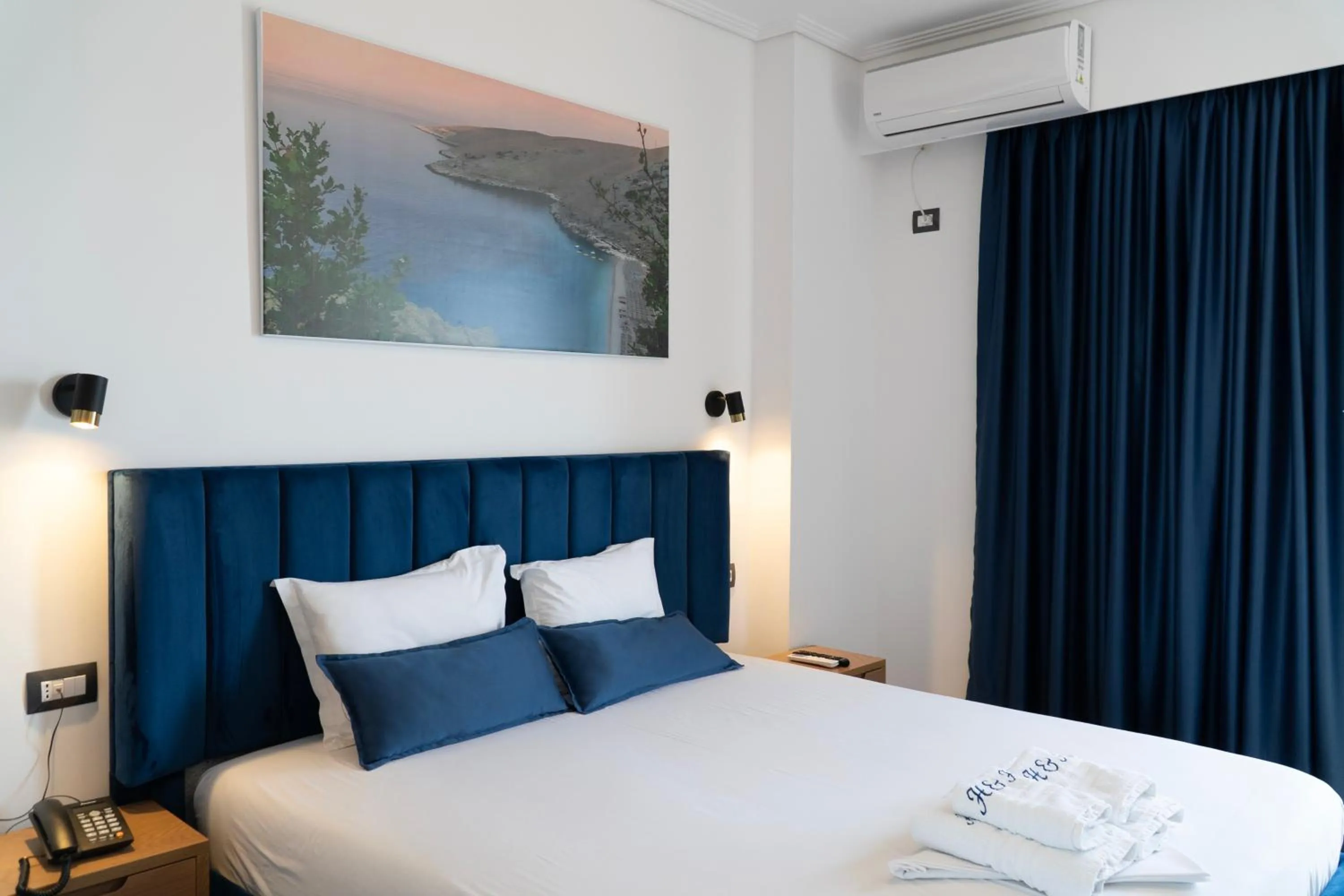 Bed in Hilltop Heaven Hotel