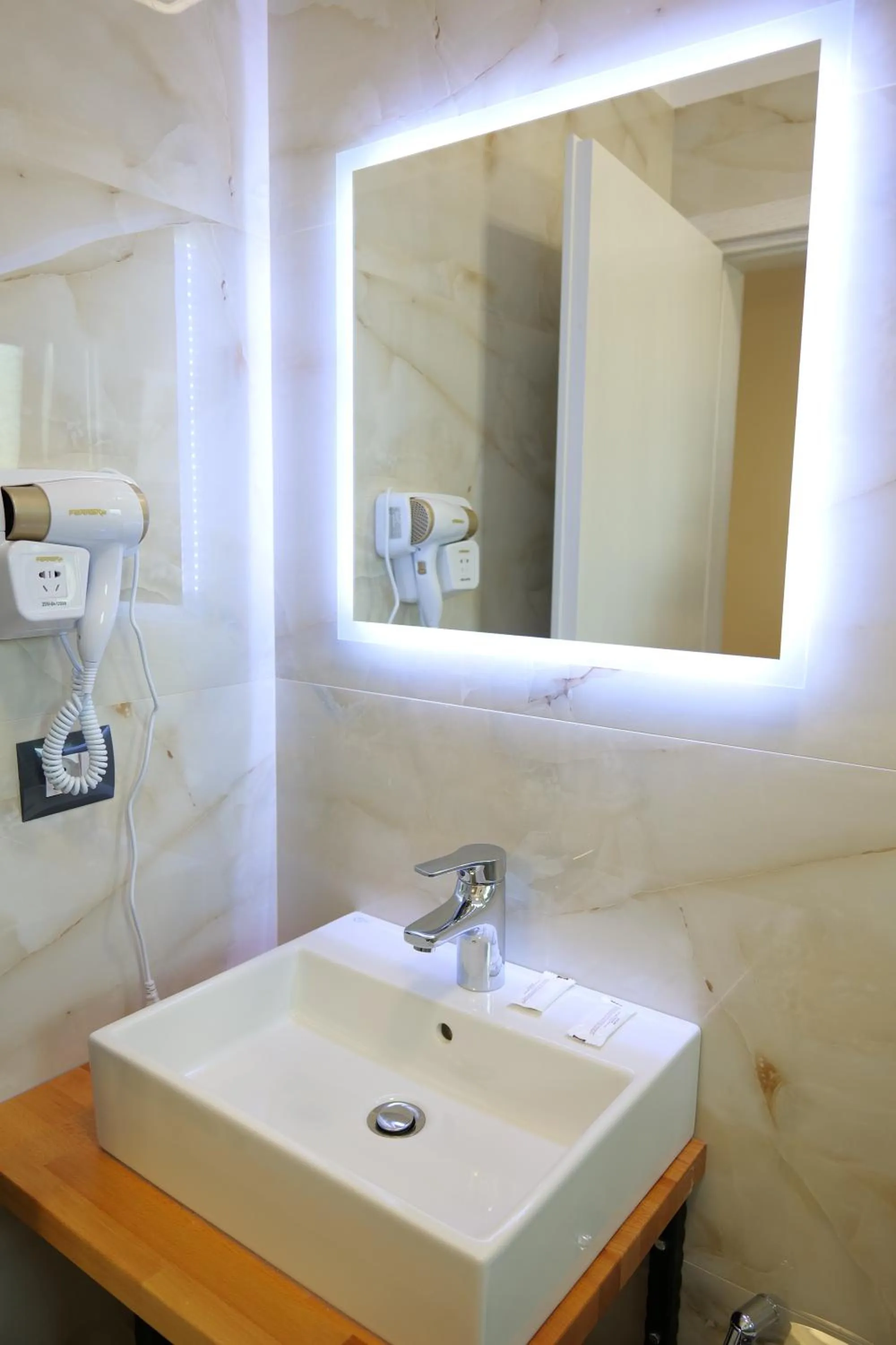 Bathroom in Hilltop Heaven Hotel