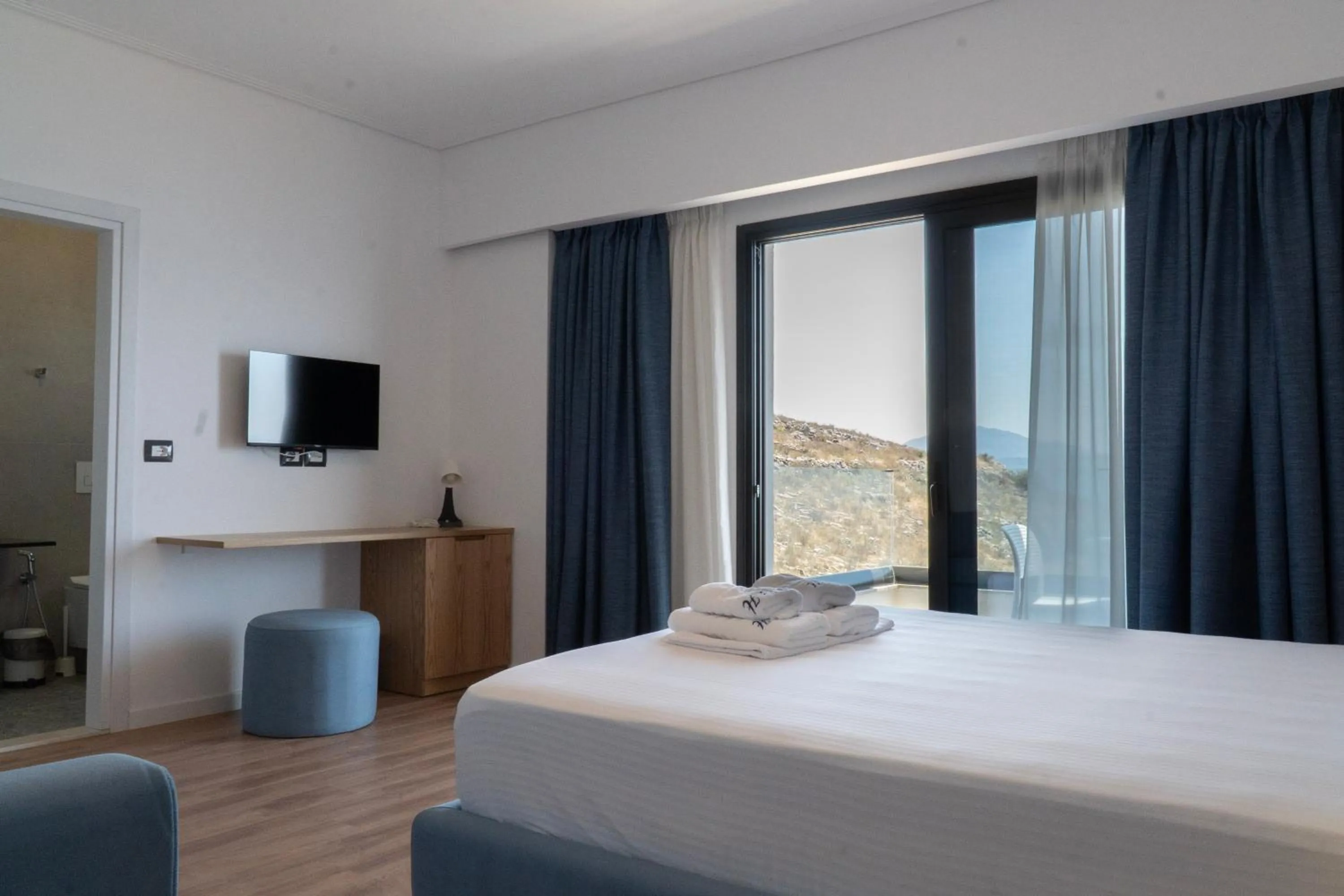 Bed in Hilltop Heaven Hotel