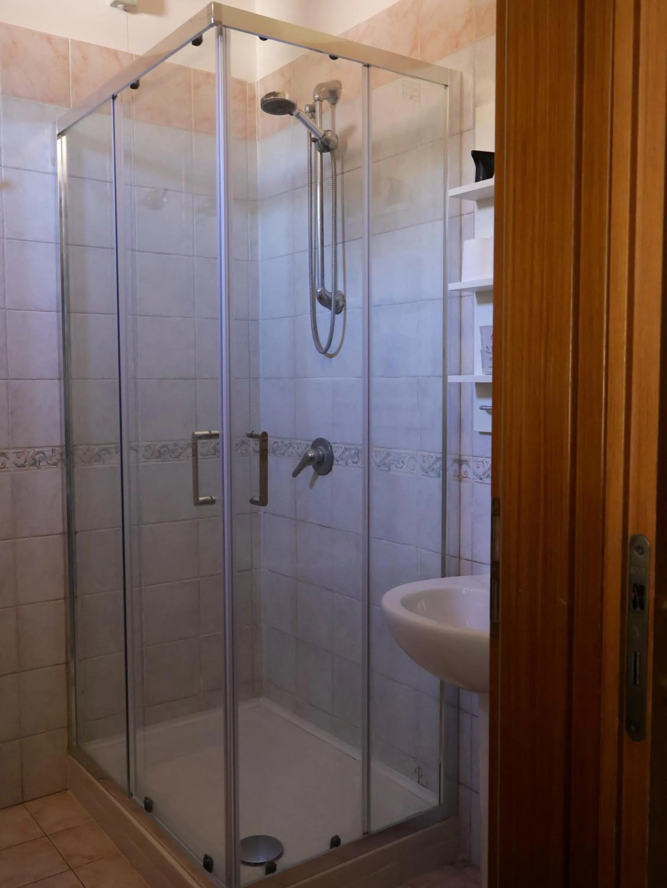 Shower in Villa Flora