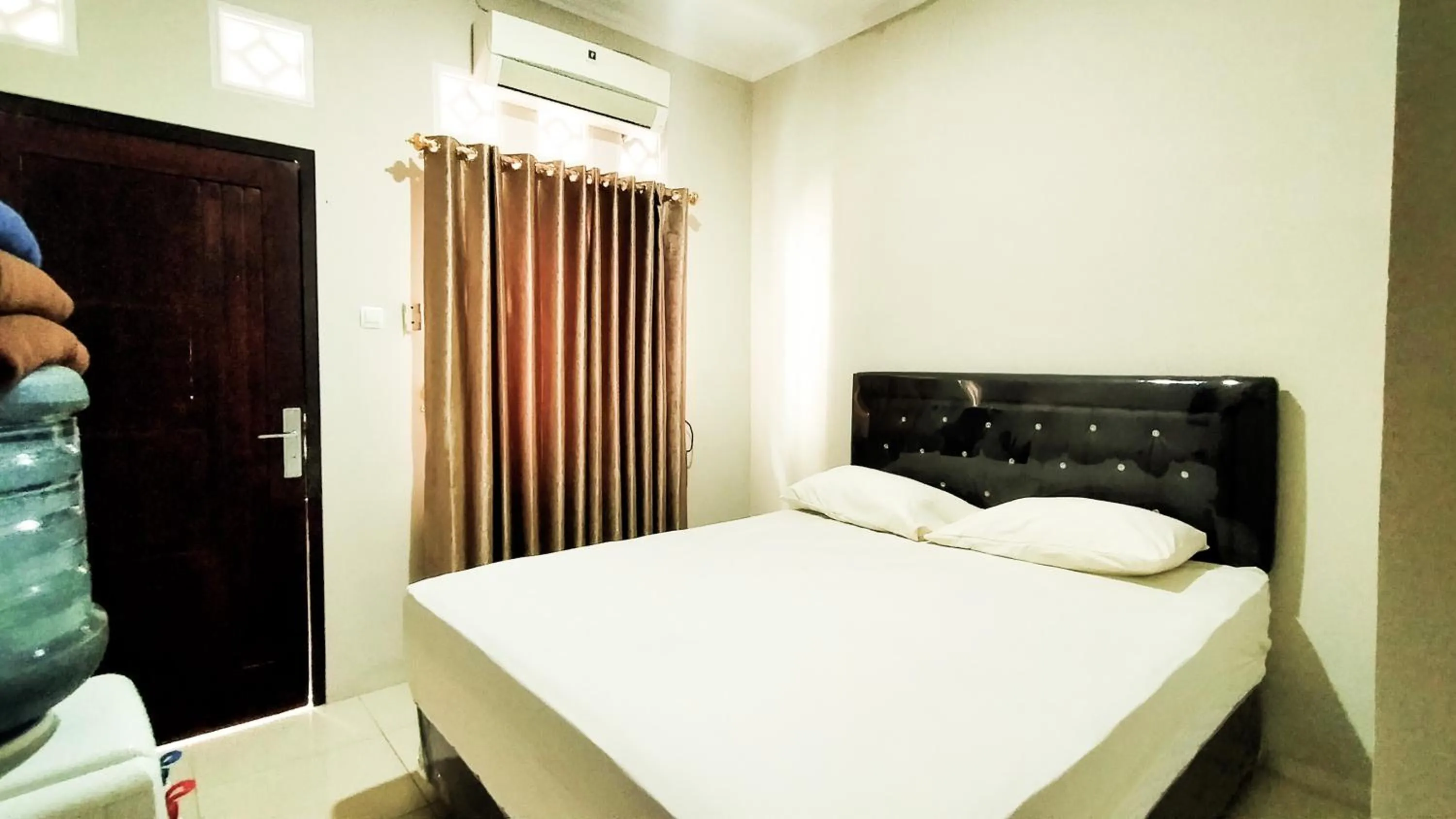 Property building, Bed in Aqsa Guest House Ciamis Syariah