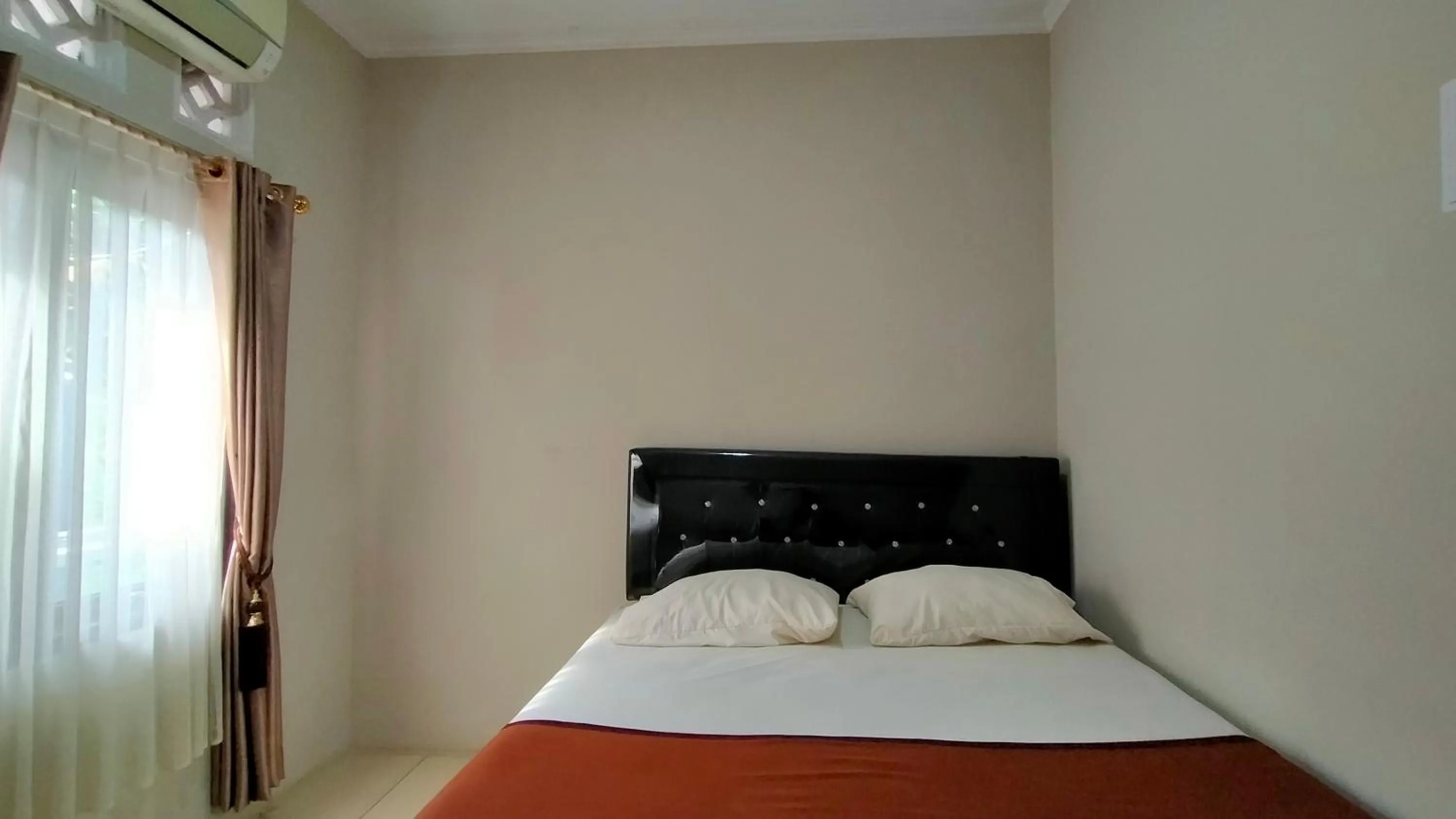 Staff, Bed in Aqsa Guest House Ciamis Syariah