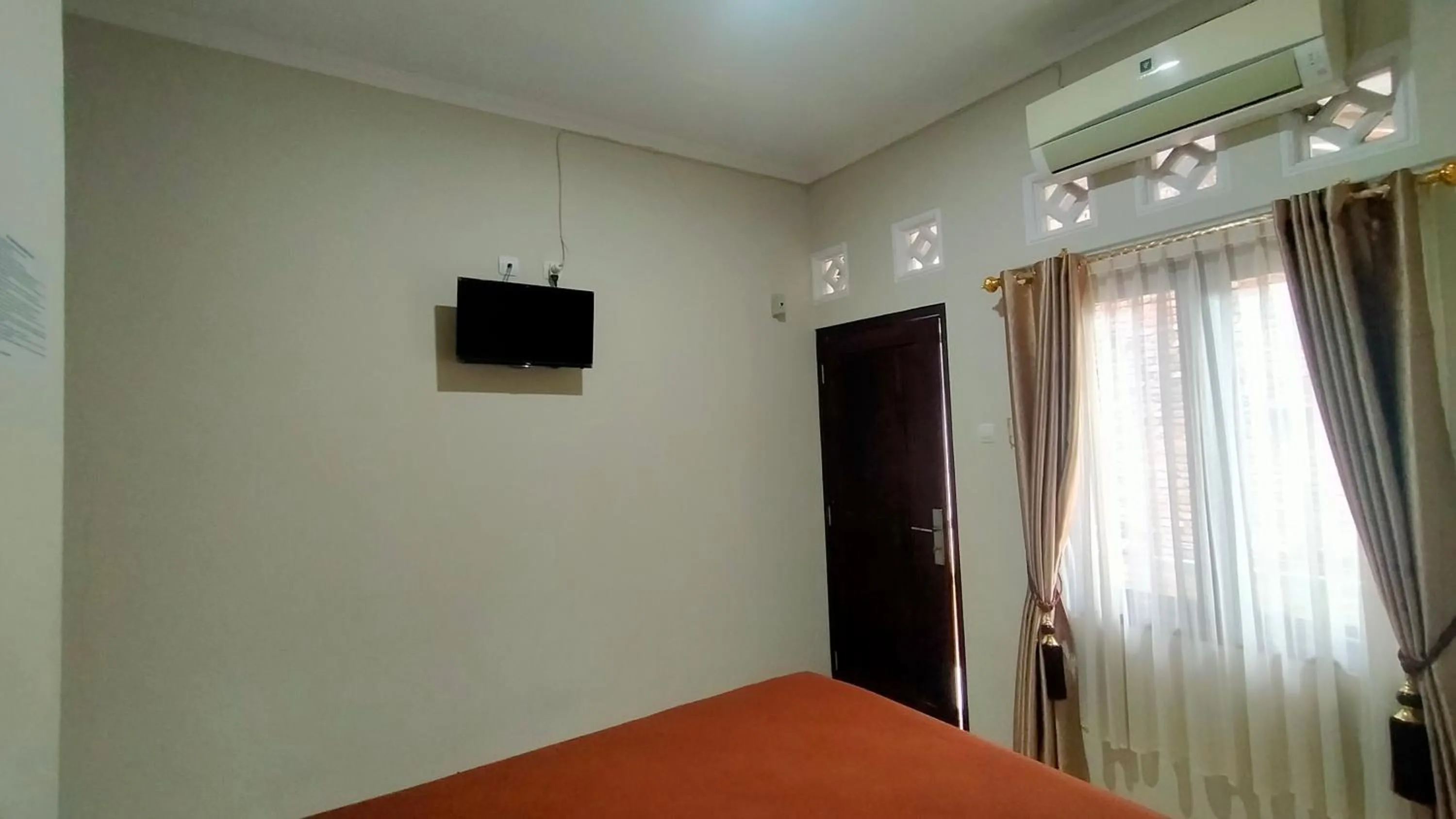 Staff, Bed in Aqsa Guest House Ciamis Syariah