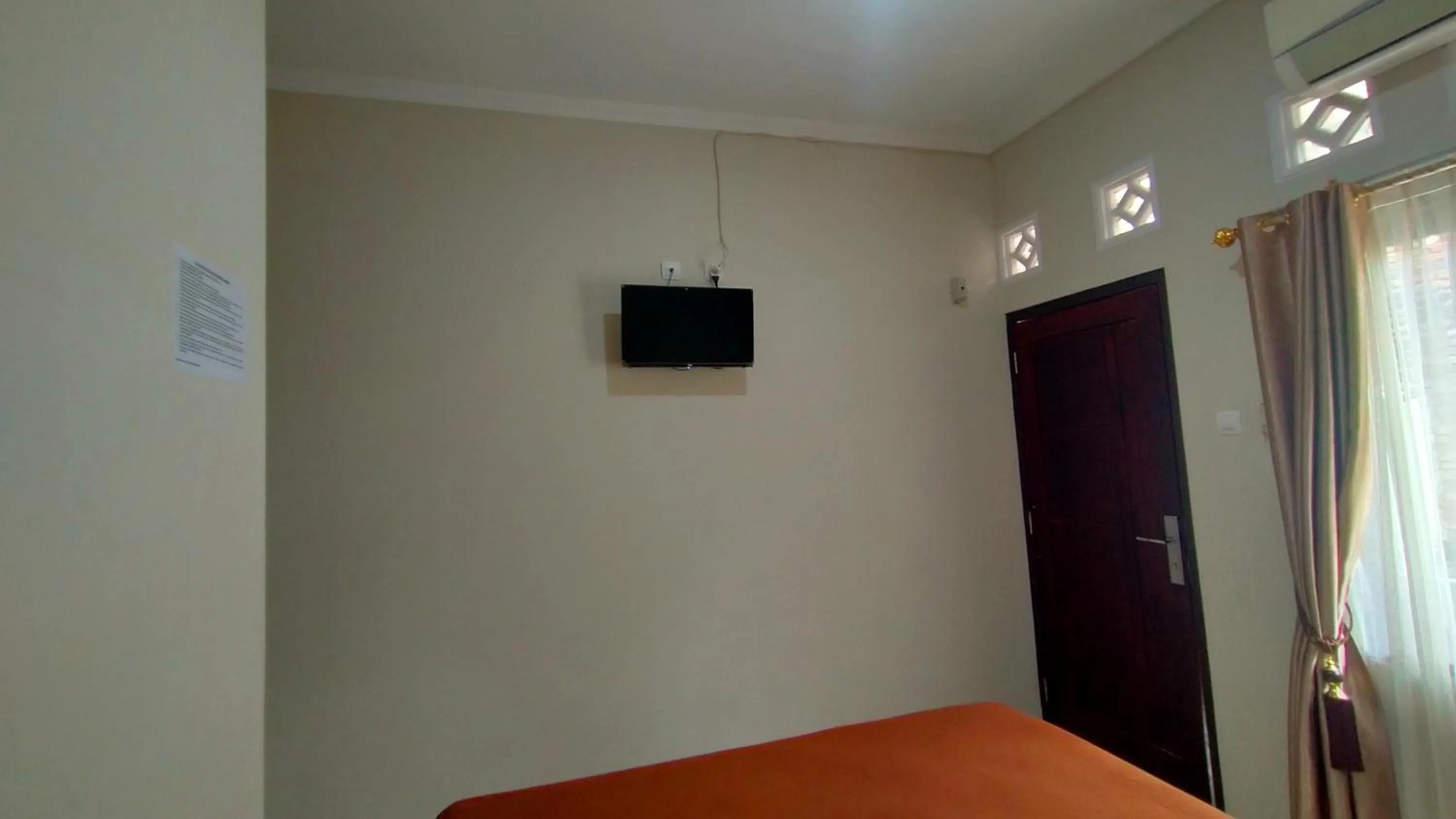 TV and multimedia, Bed in Aqsa Guest House Ciamis Syariah