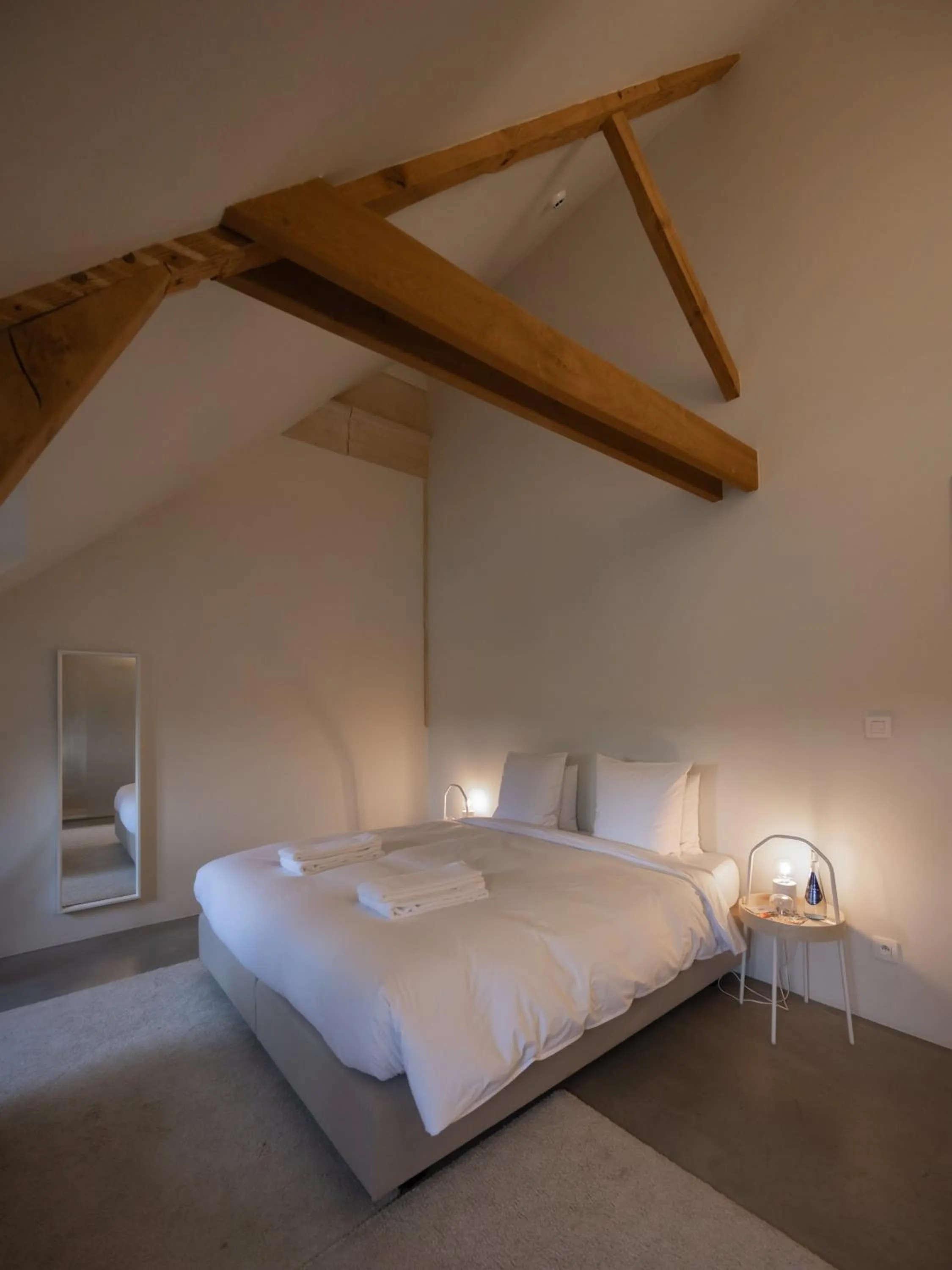 Photo of the whole room, Bed in Château du Pont d'Oye