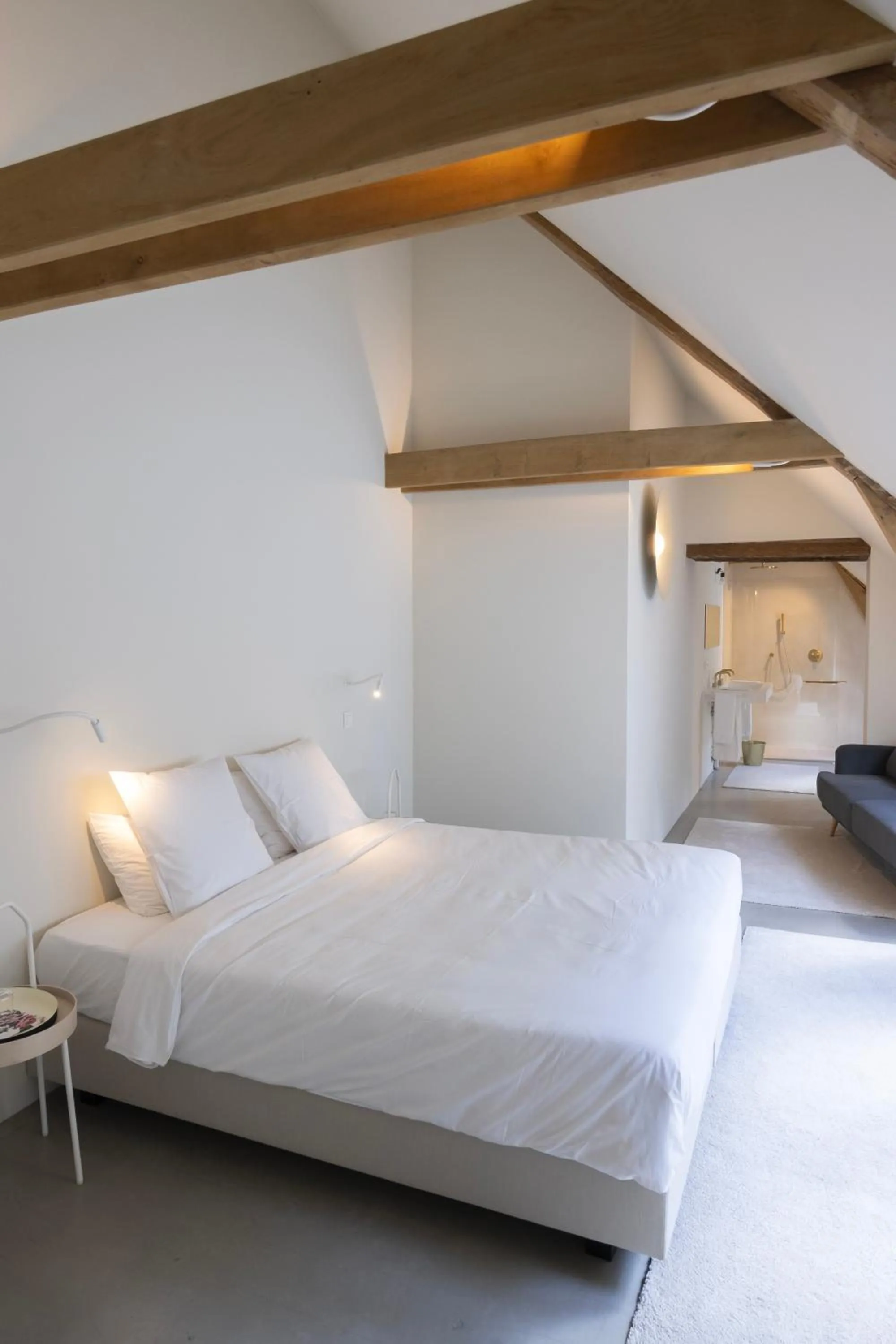 Photo of the whole room, Bed in Château du Pont d'Oye