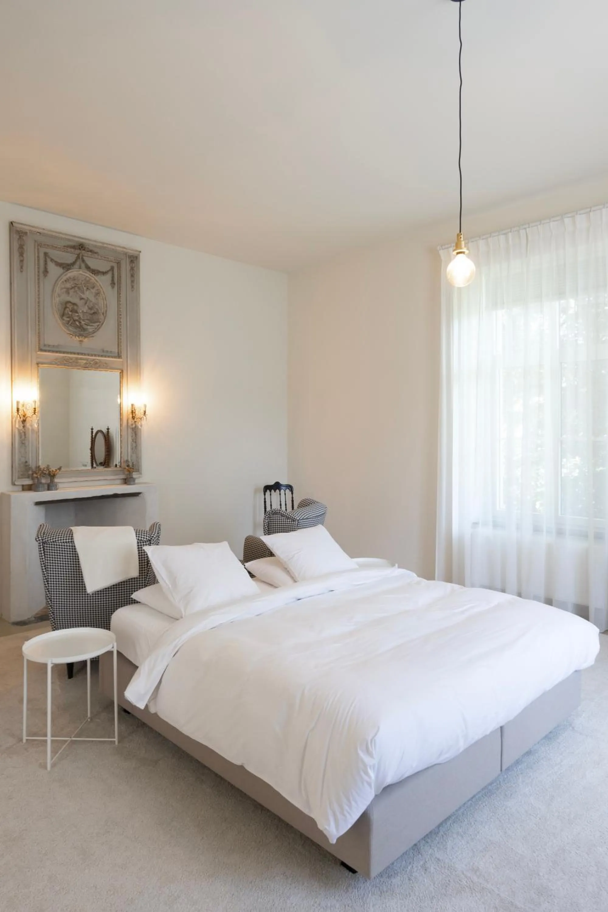 Photo of the whole room, Bed in Château du Pont d'Oye