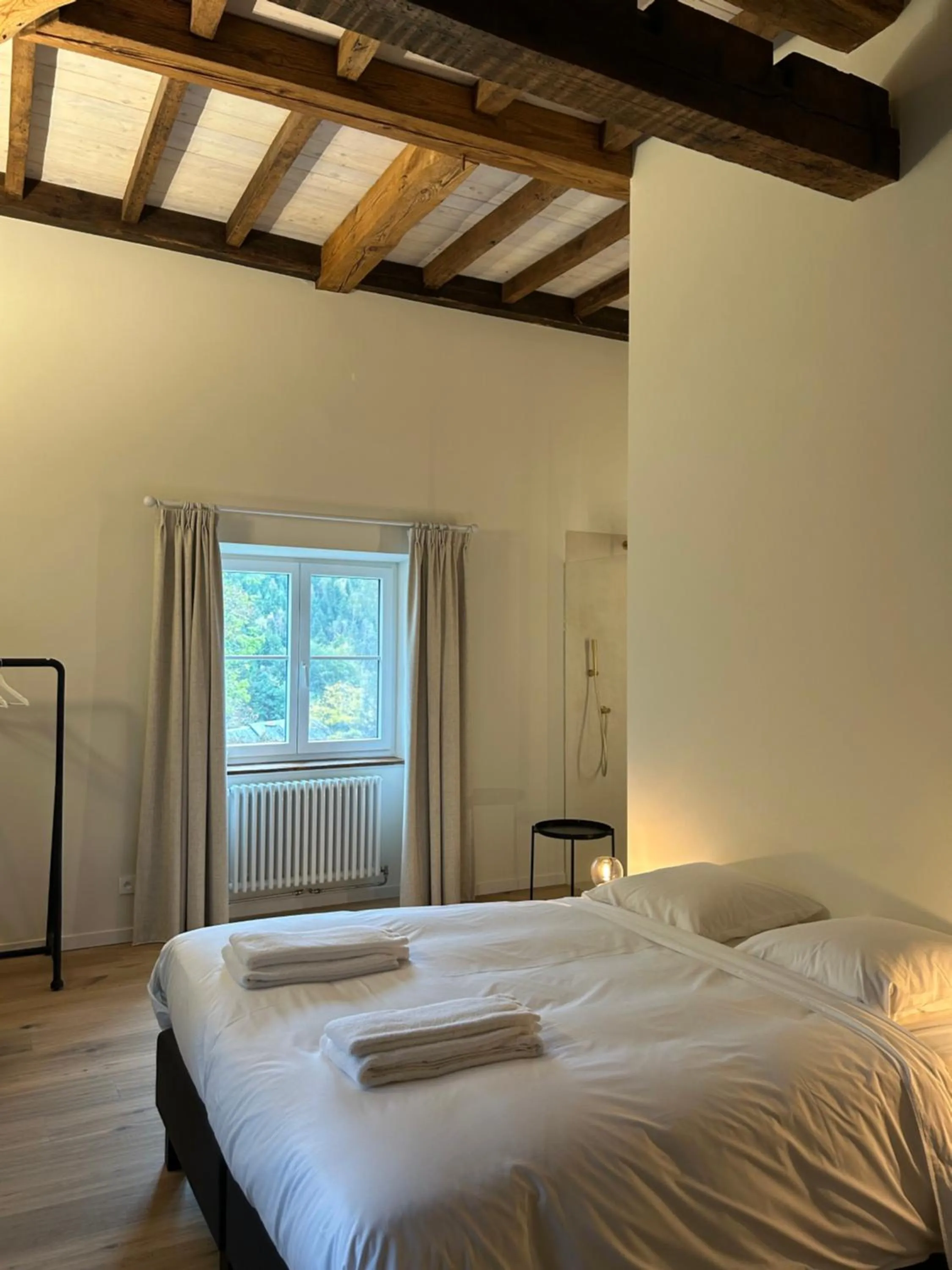 Photo of the whole room, Bed in Château du Pont d'Oye