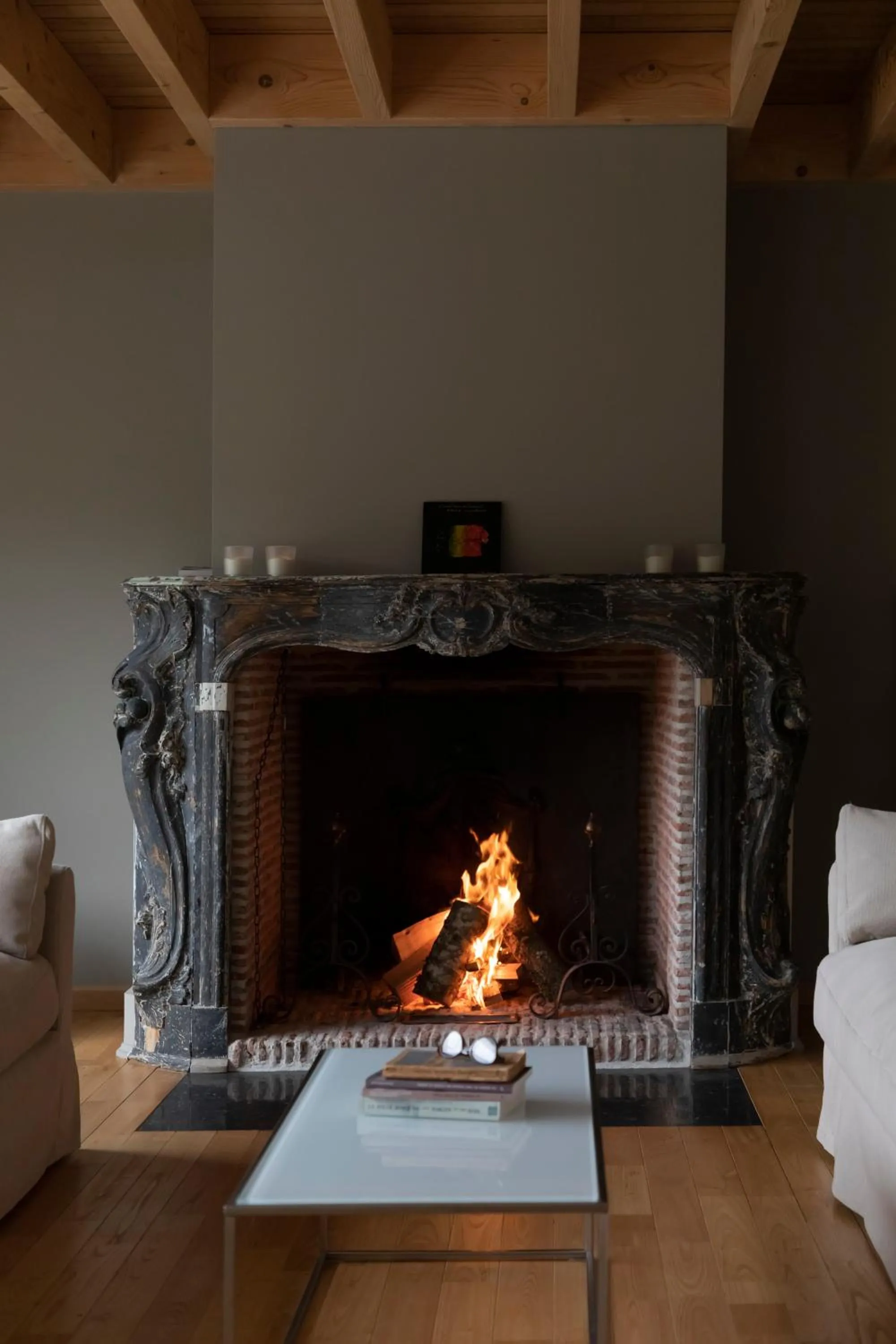 fireplace in Château du Pont d'Oye