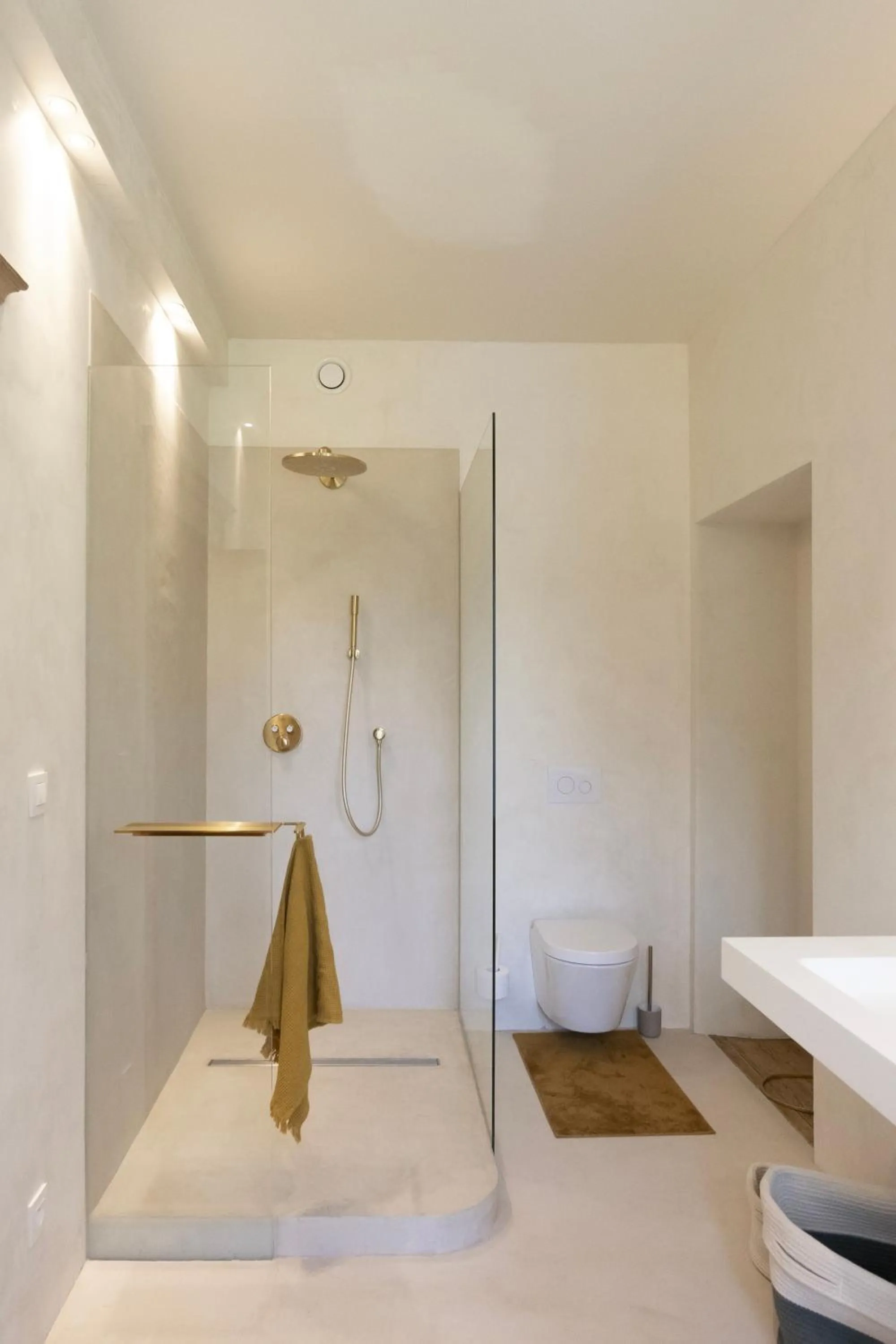 Bathroom, Bed in Château du Pont d'Oye