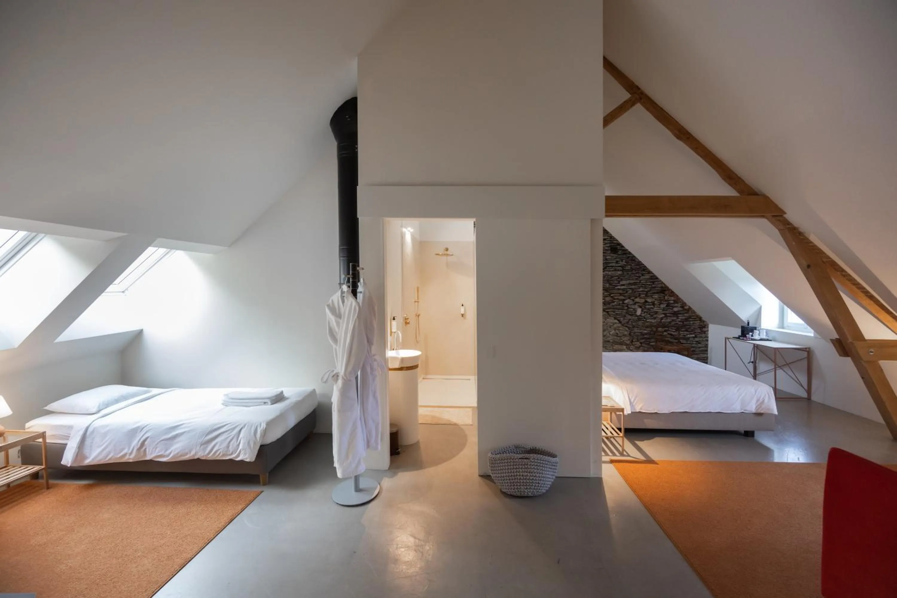 Photo of the whole room, Bed in Château du Pont d'Oye