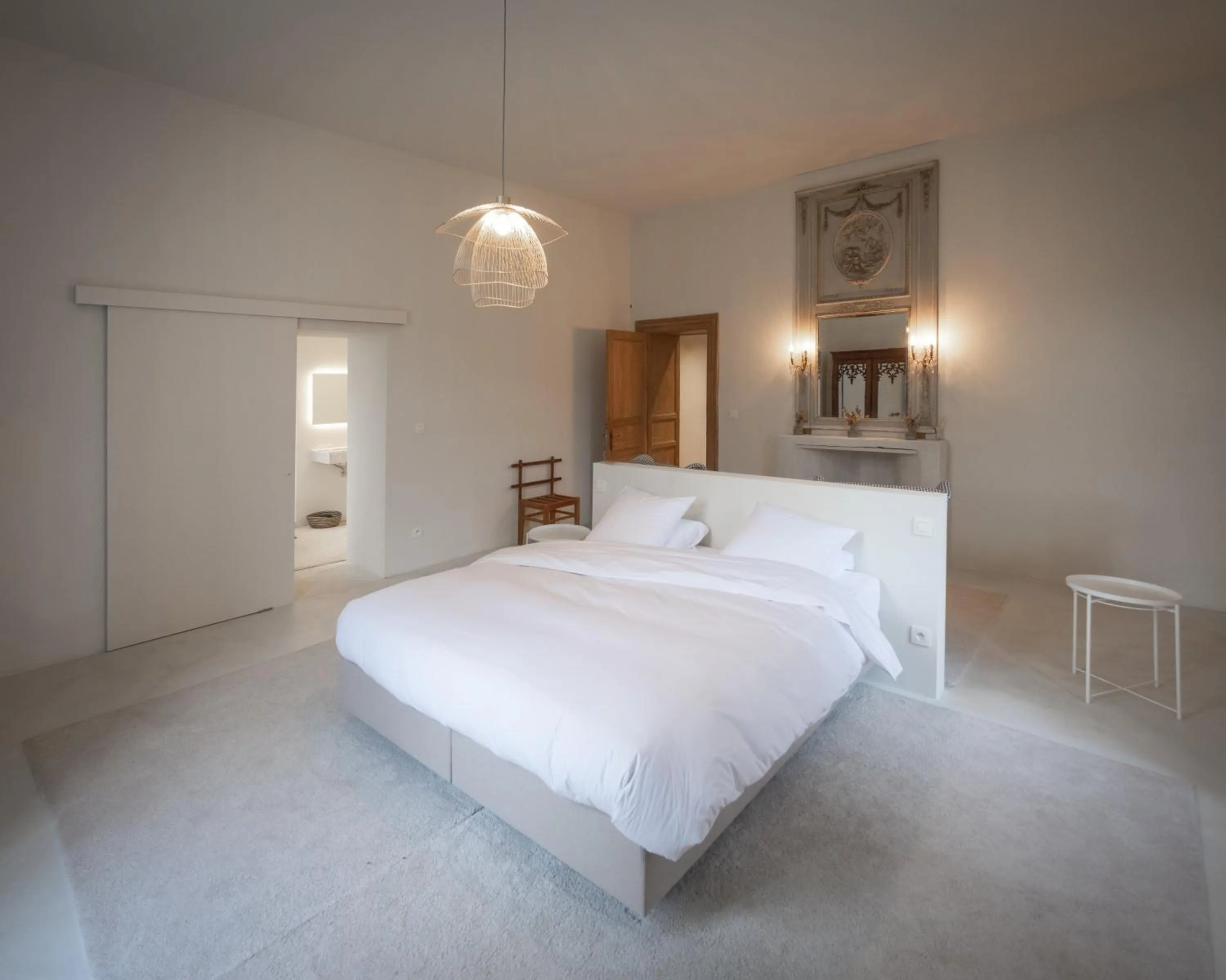 Photo of the whole room, Bed in Château du Pont d'Oye