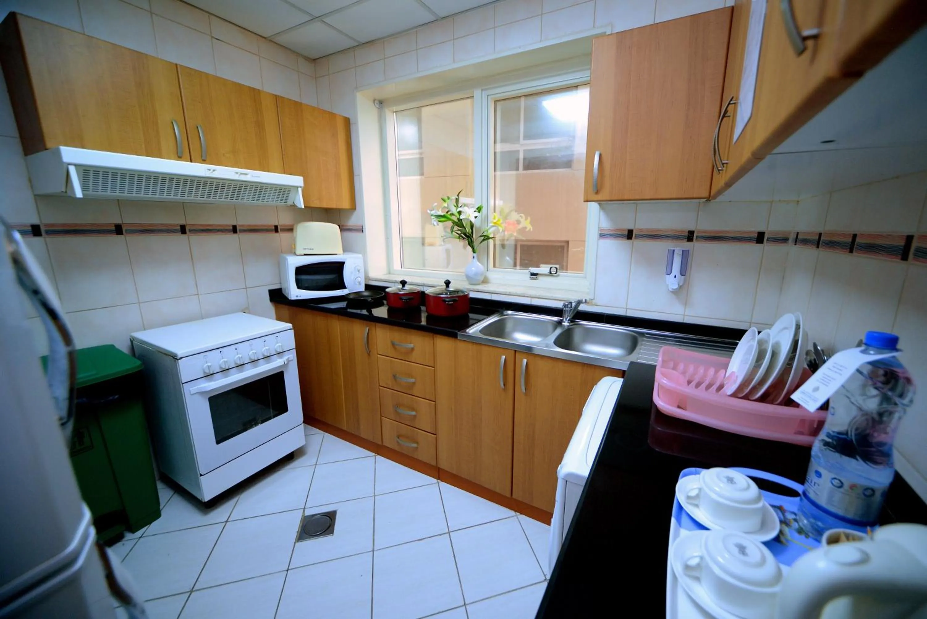 Kitchen or kitchenette in Emirates Stars Hotel Apartments Sharjah