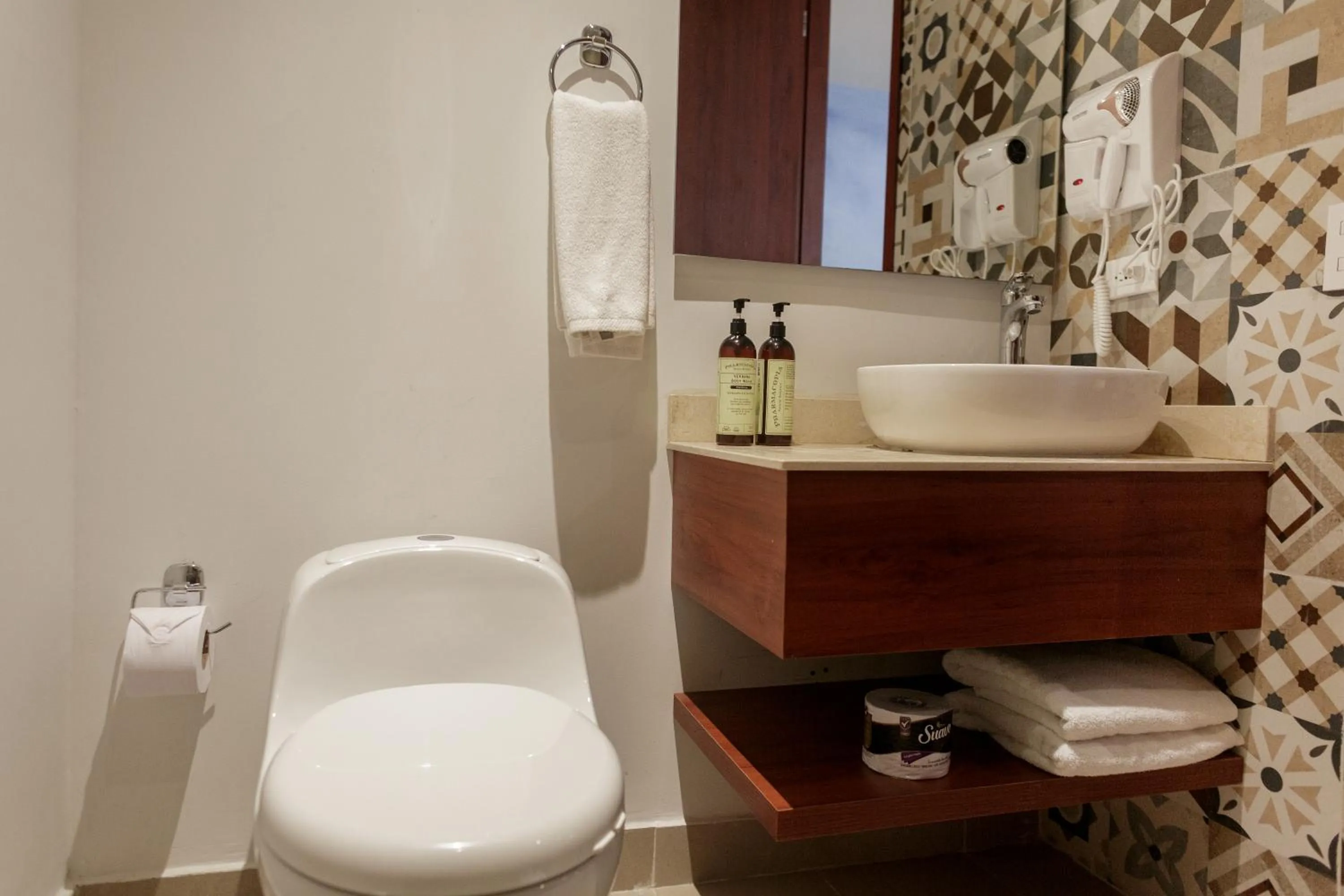 Toilet in Ganem Suites Cartagena