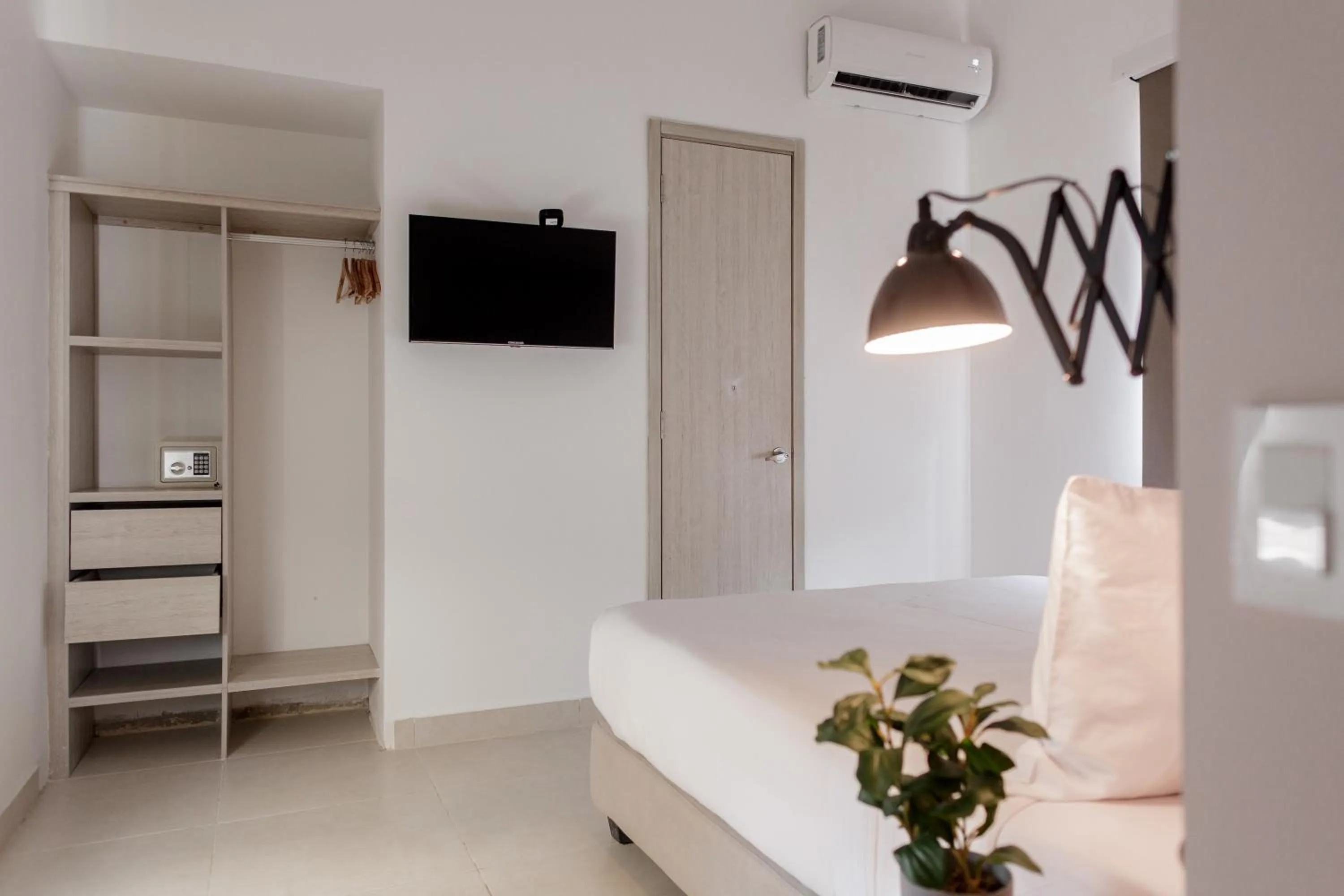 TV and multimedia, Bed in Ganem Suites Cartagena