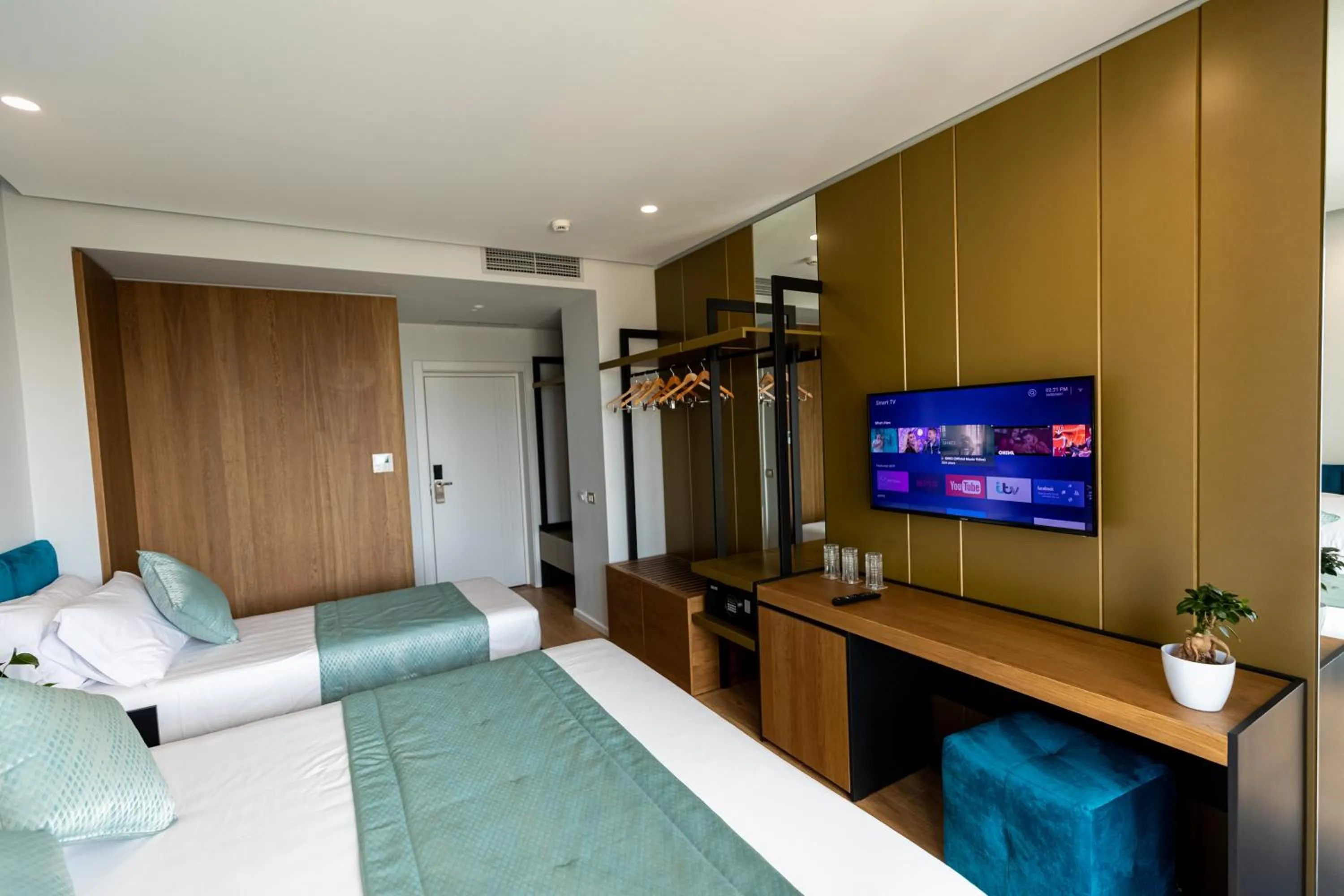 Photo of the whole room, Bed in Ames Hotel & SPA