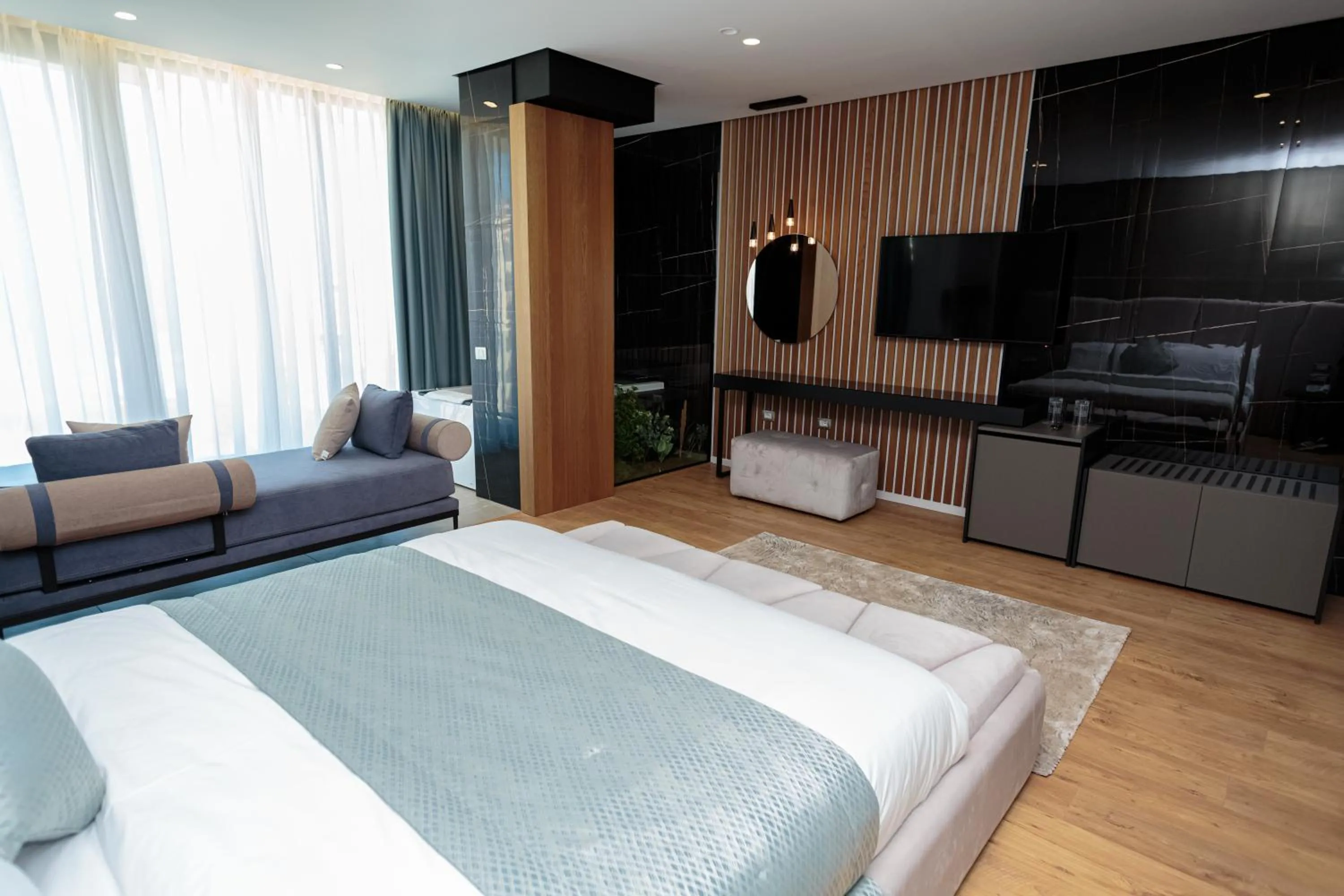 Photo of the whole room, Bed in Ames Hotel & SPA