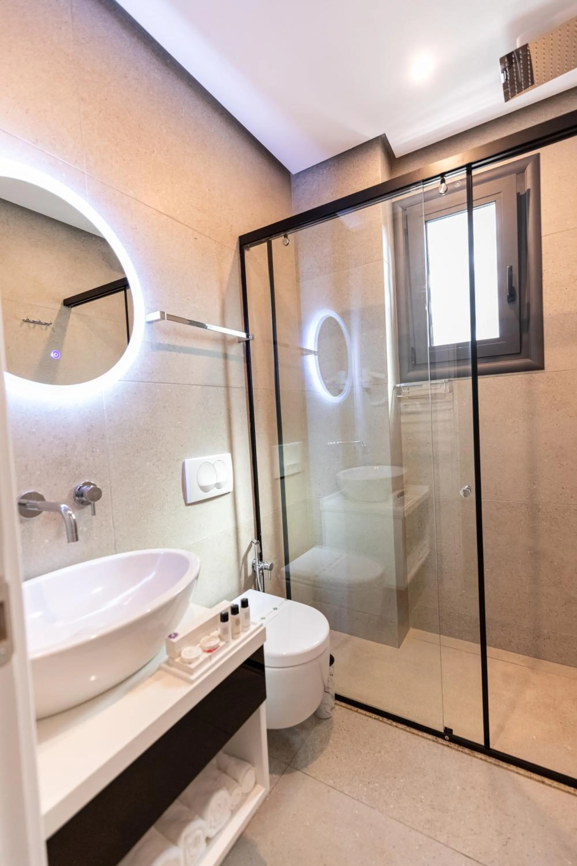 Bathroom in Ames Hotel & SPA