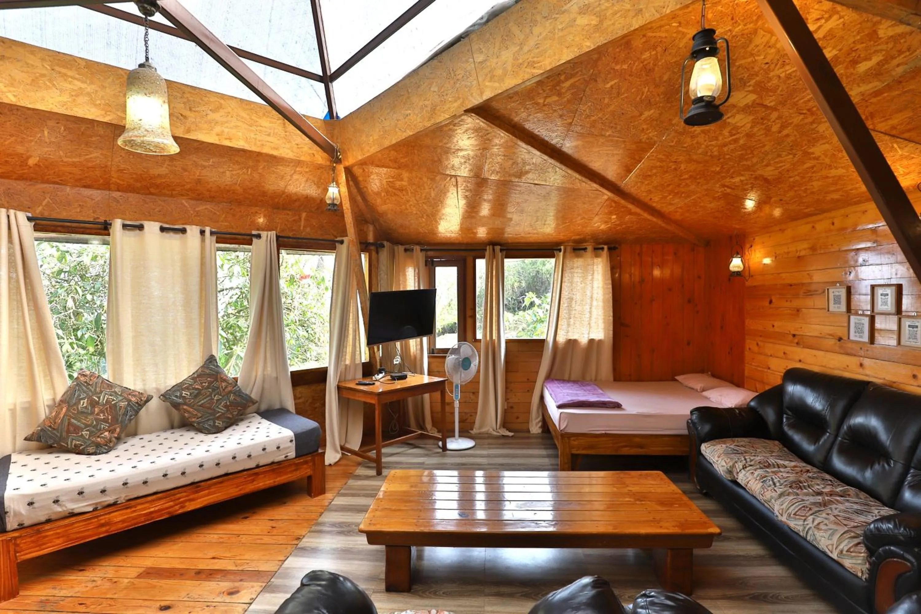 Bed in De Rock Jungle Living Resort