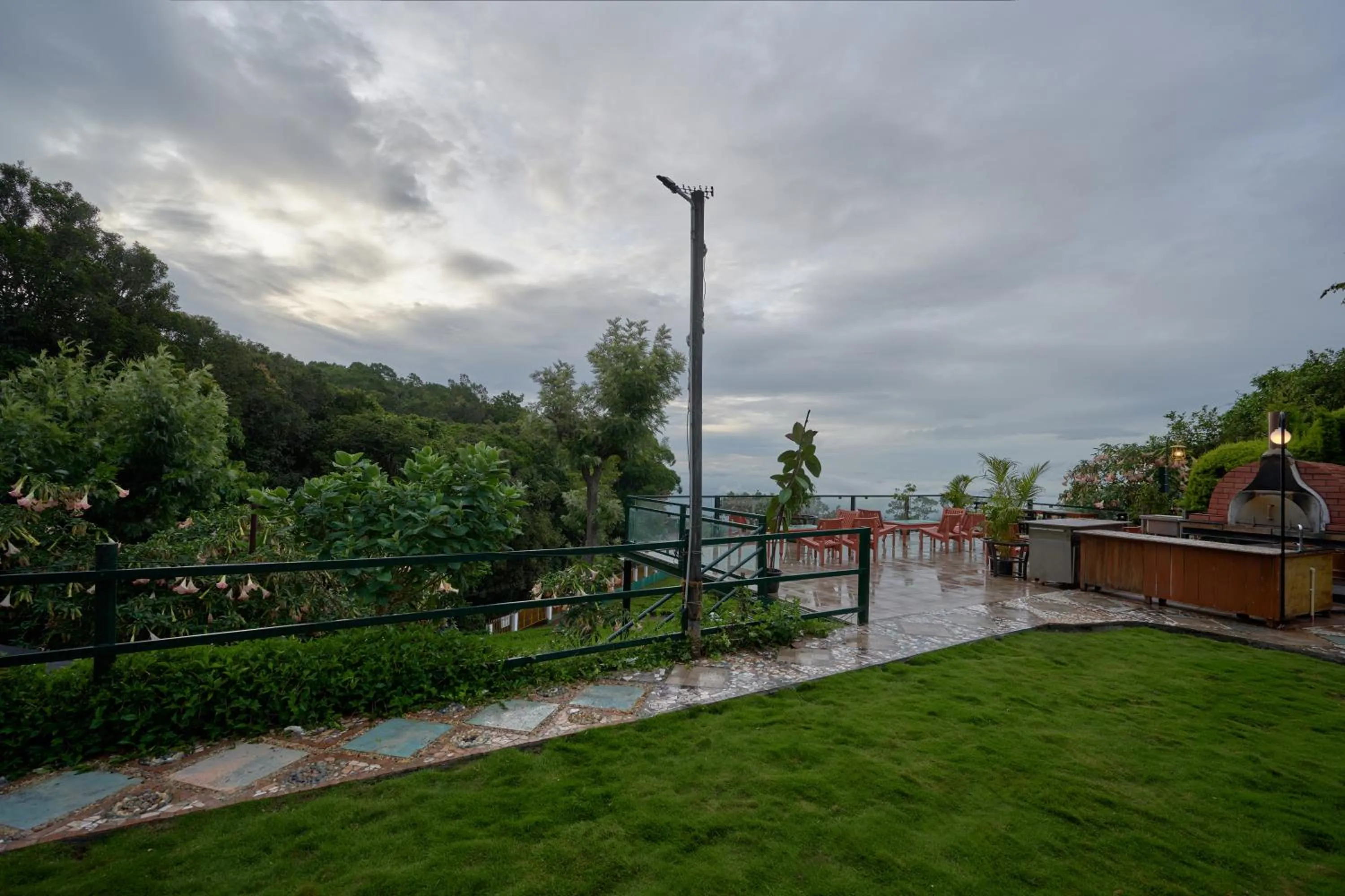 Garden in De Rock Jungle Living Resort