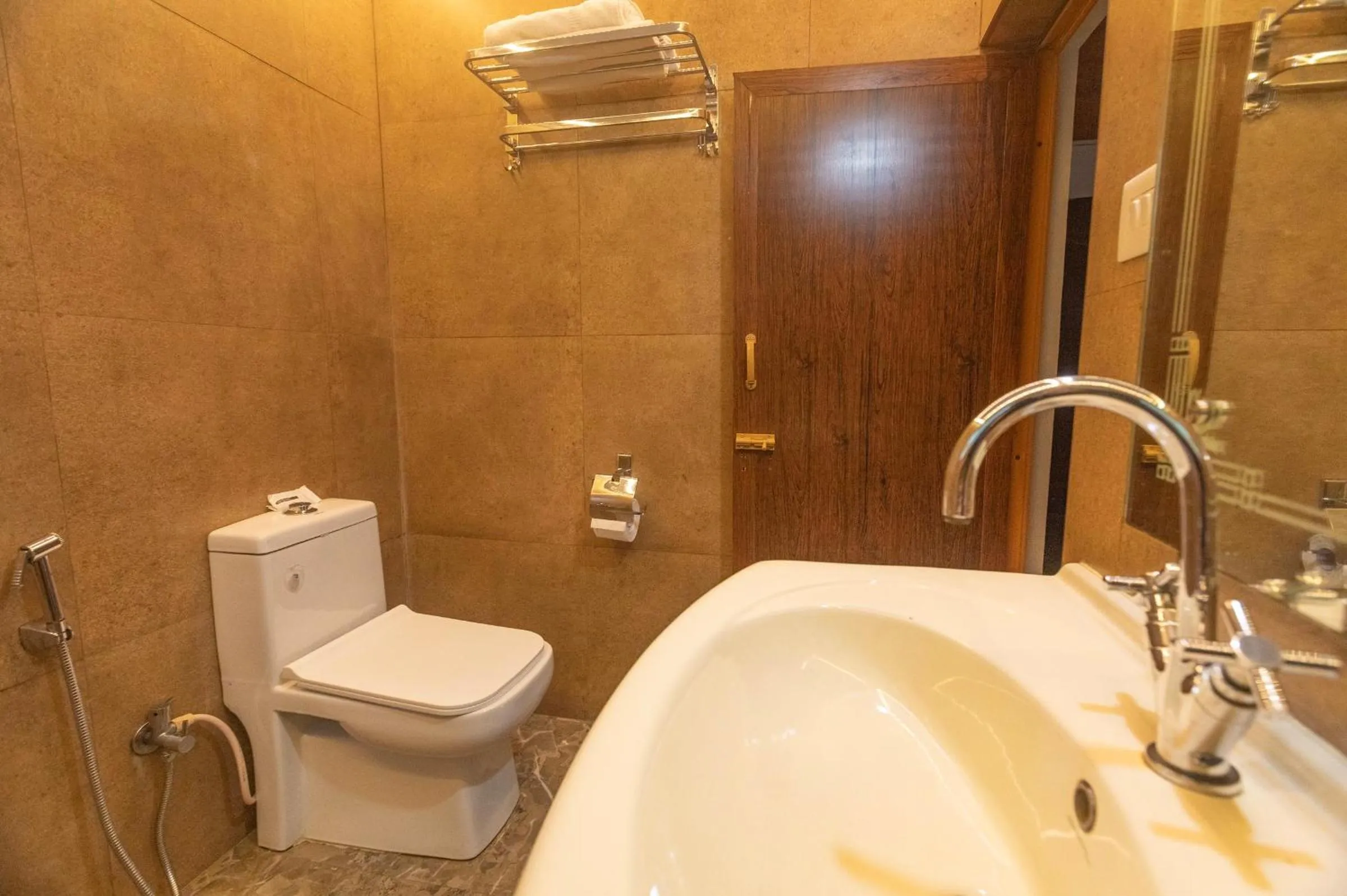 Shower in De Rock Jungle Living Resort