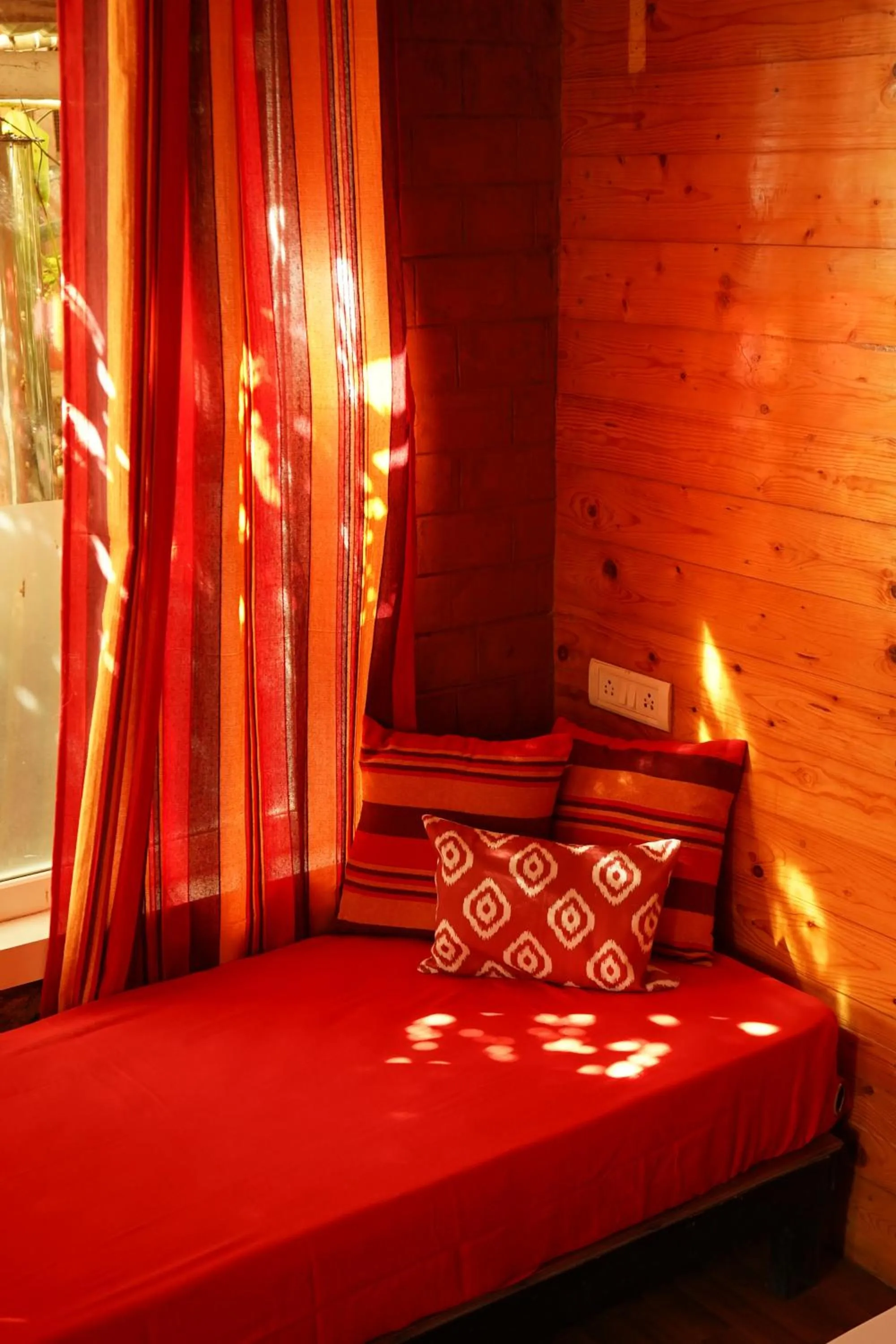 Bed in De Rock Jungle Living Resort