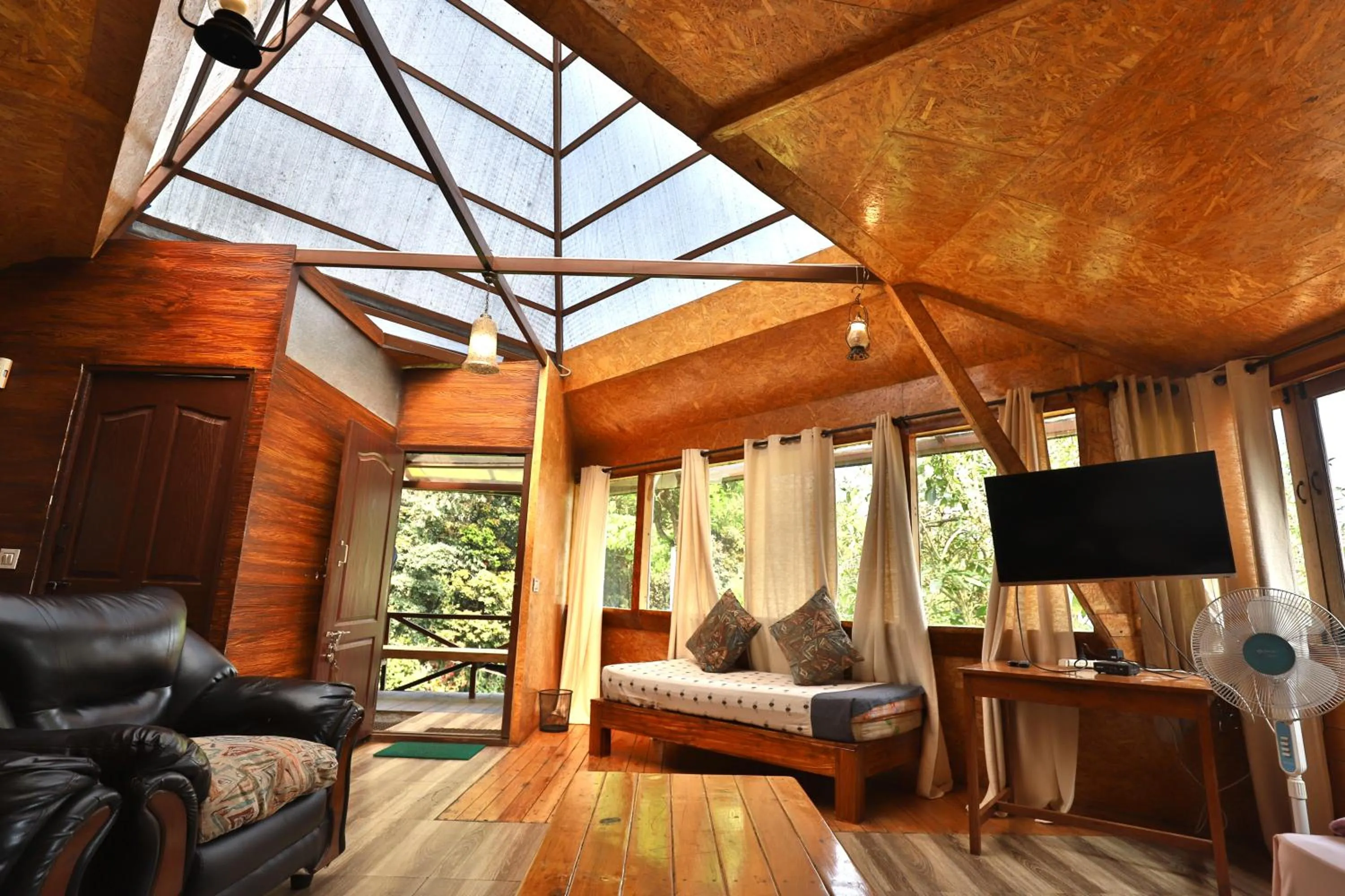 TV and multimedia in De Rock Jungle Living Resort