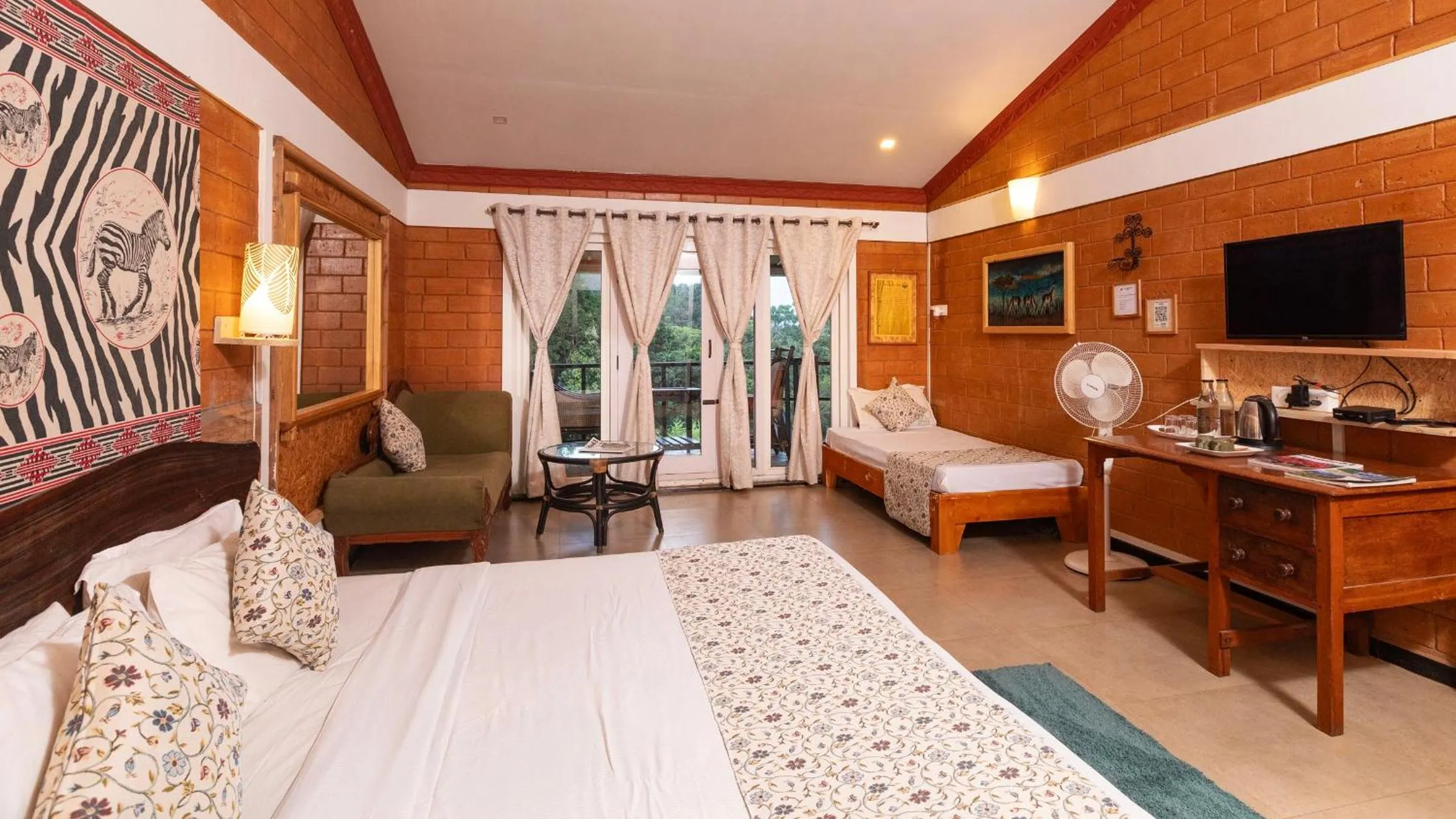 Photo of the whole room, Bed in De Rock Jungle Living Resort