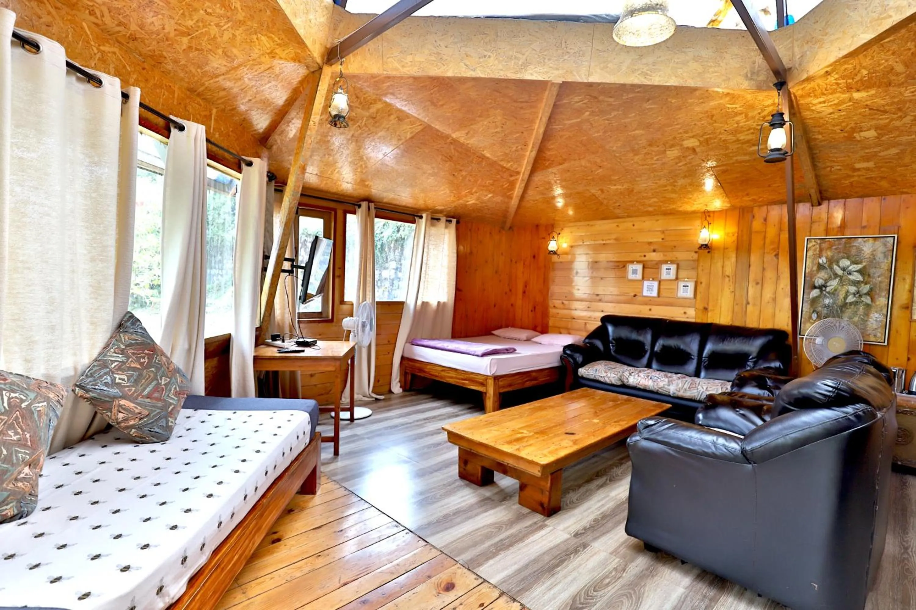 Bed in De Rock Jungle Living Resort