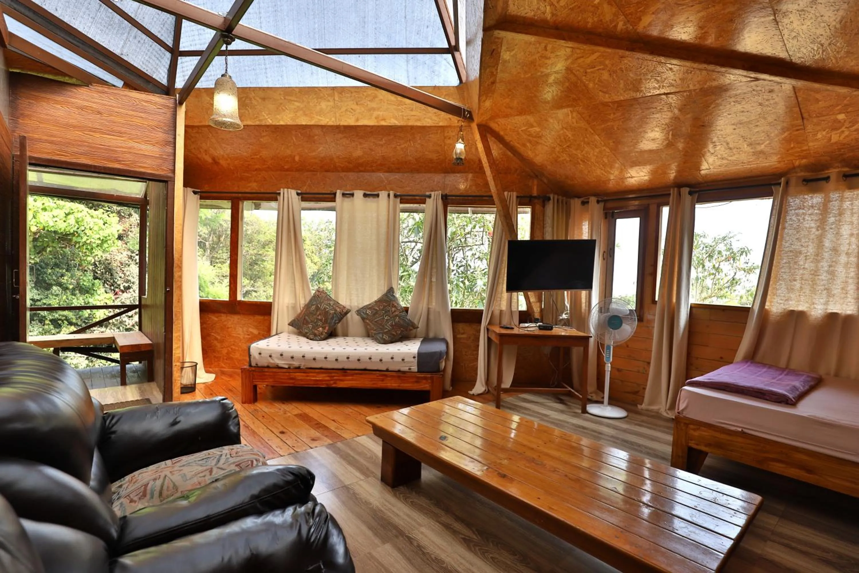 TV and multimedia in De Rock Jungle Living Resort