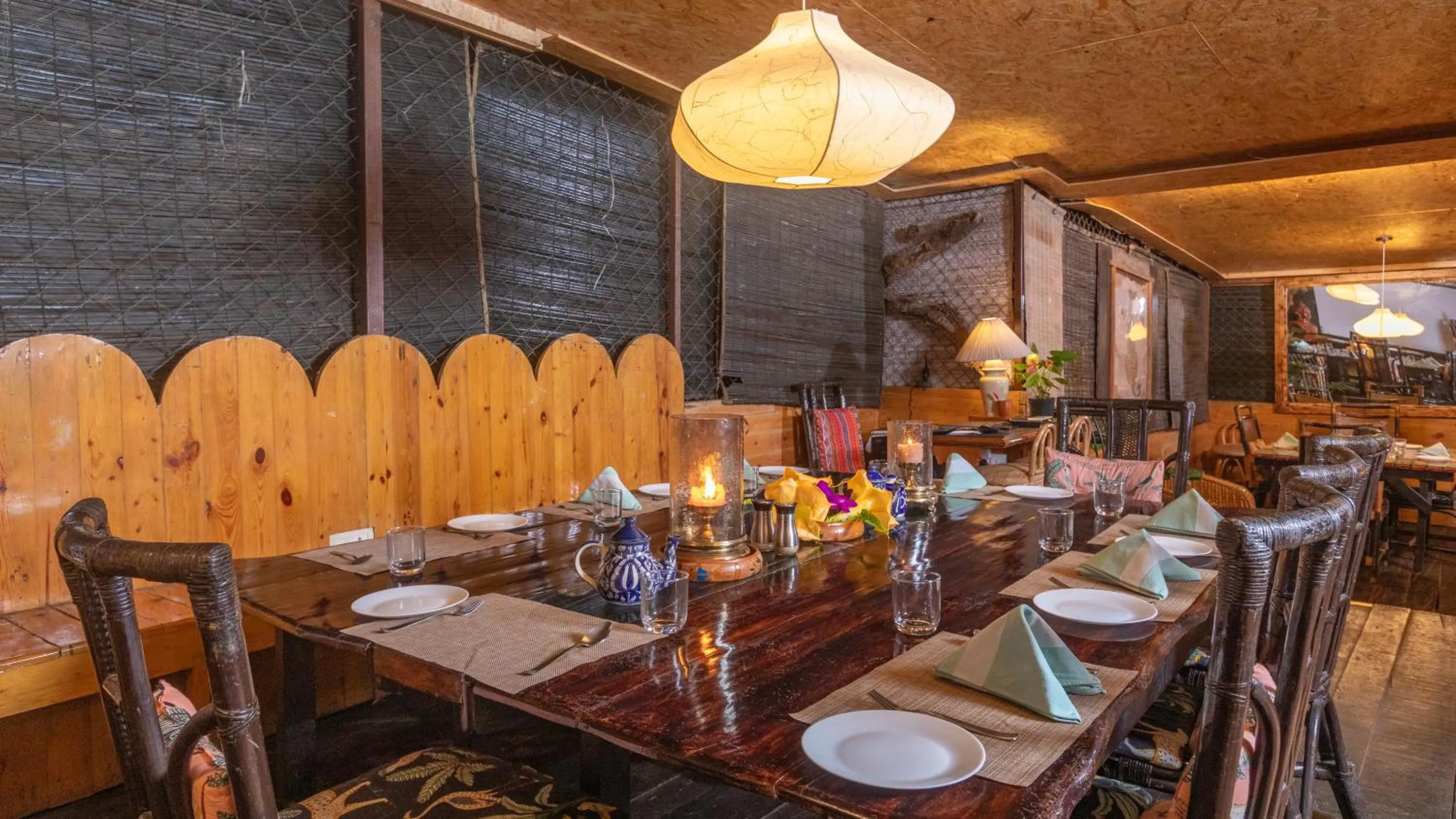 Restaurant/places to eat in De Rock Jungle Living Resort