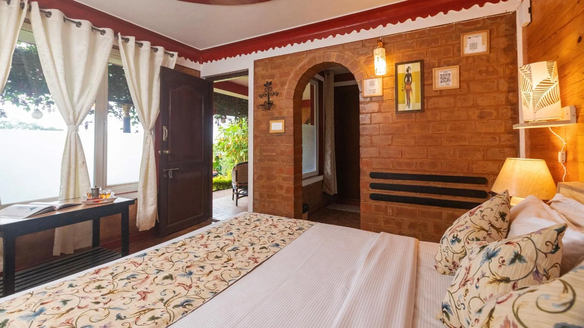 Bed in De Rock Jungle Living Resort