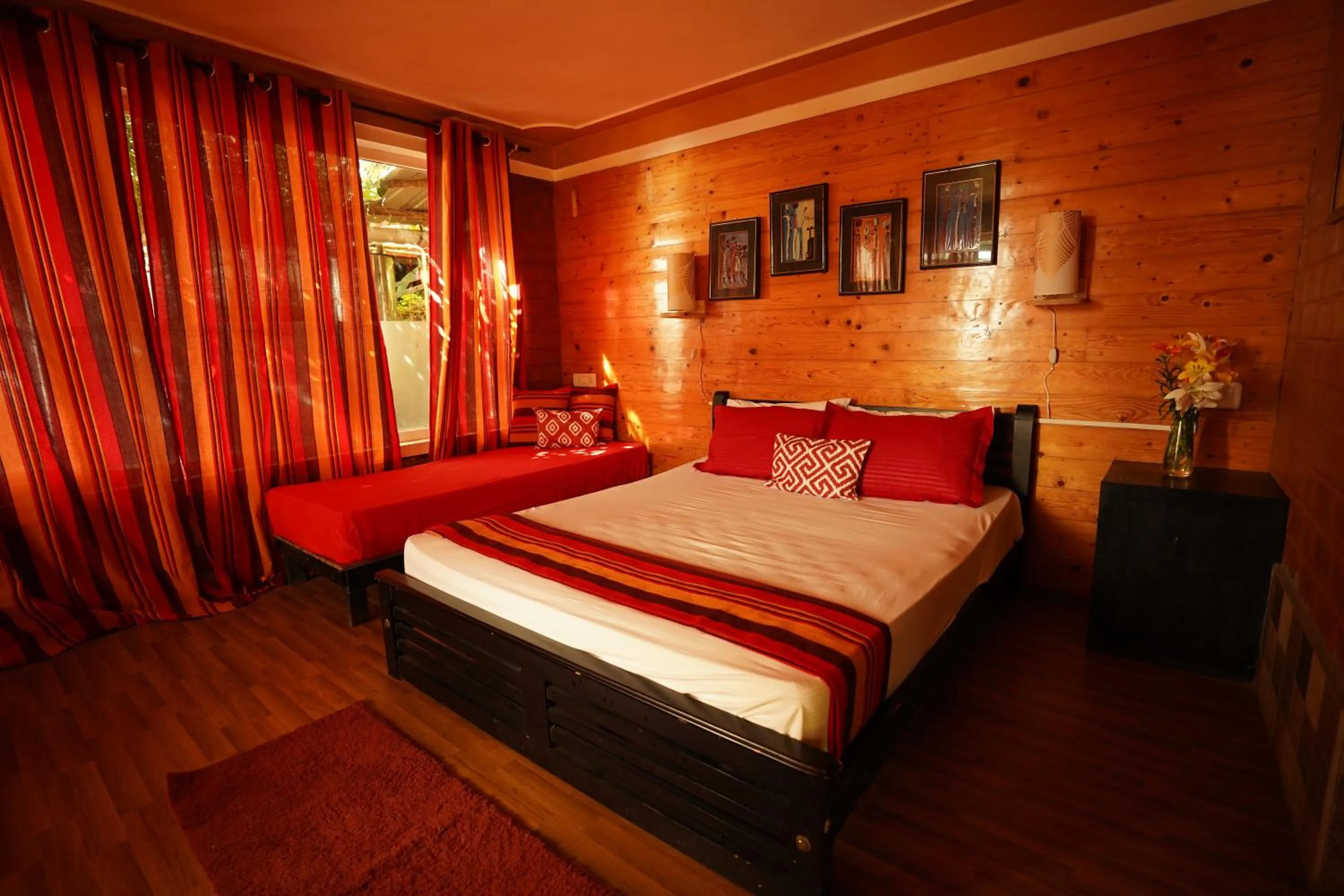 Bed in De Rock Jungle Living Resort