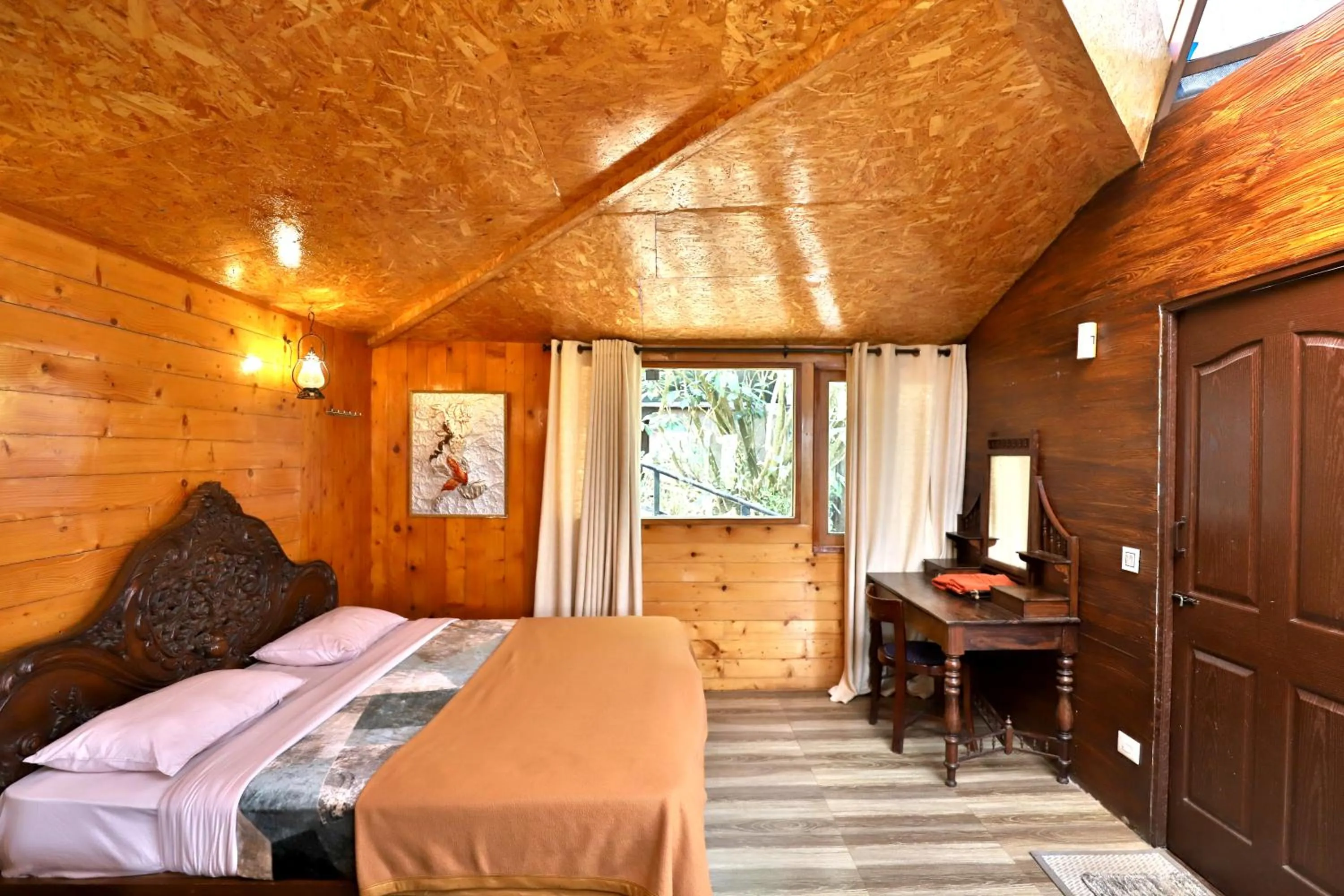 Bed in De Rock Jungle Living Resort