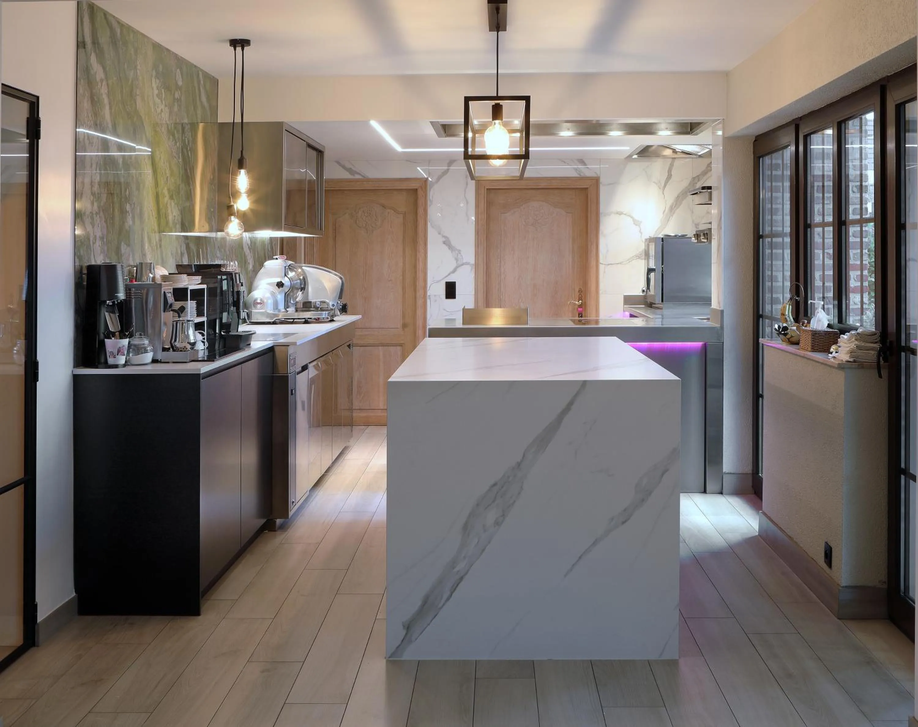 Restaurant/places to eat in Per Sea