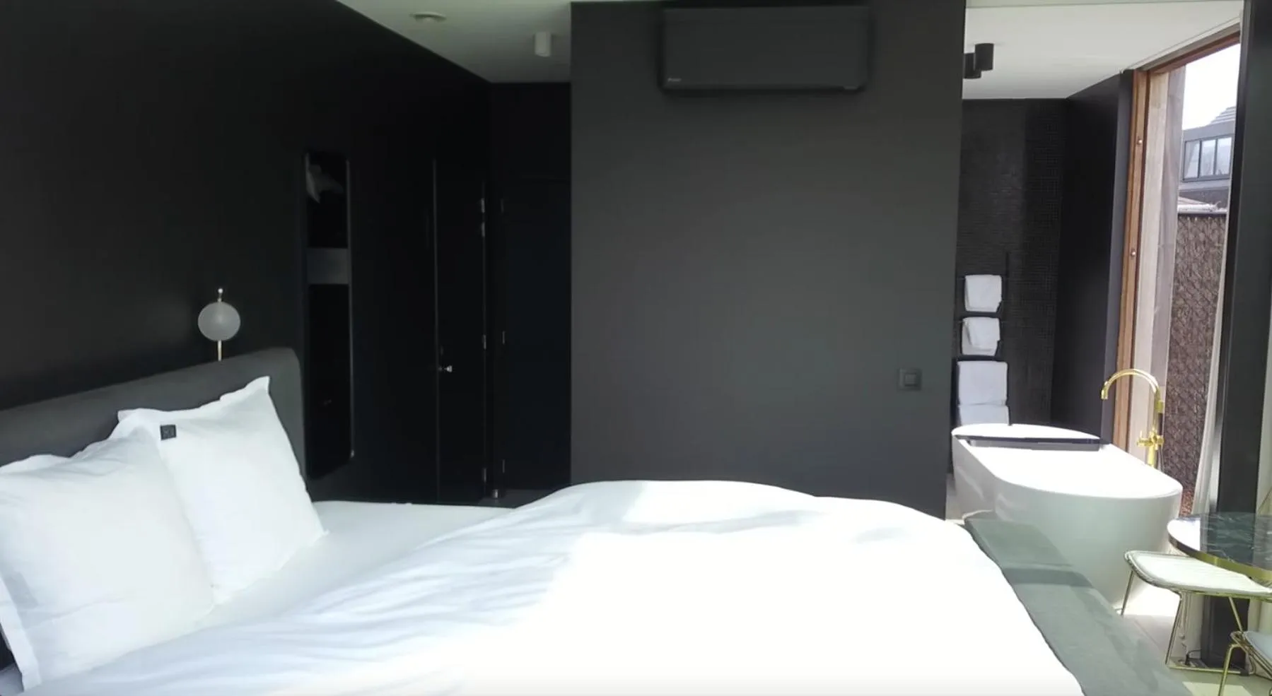 Bedroom, Bed in Per Sea