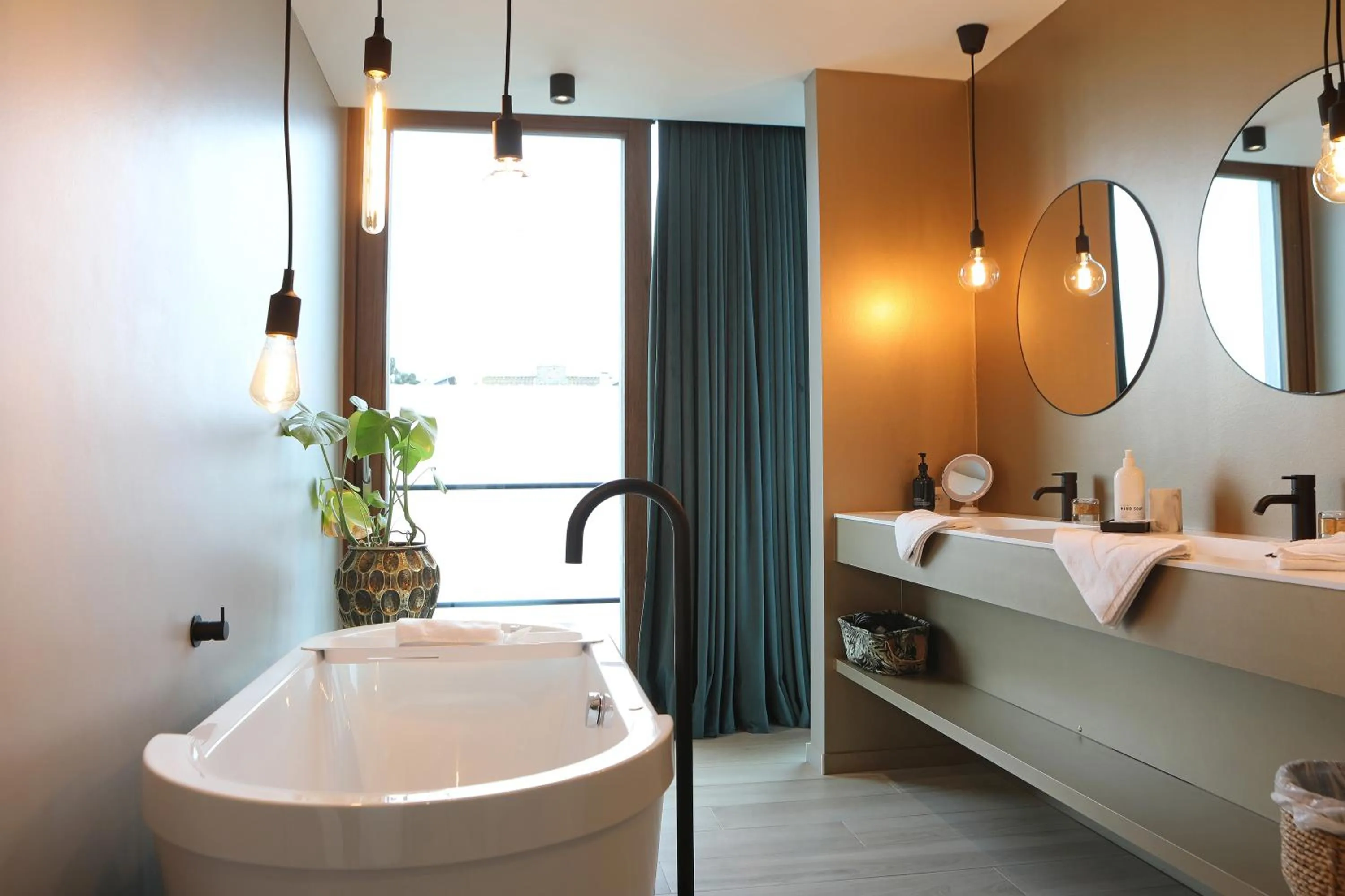 Bathroom, Bed in Per Sea