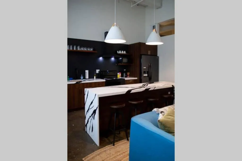 Kitchen or kitchenette in 3E - *Renovated* 3 min to Hillman Cancer Center Sleeps 6