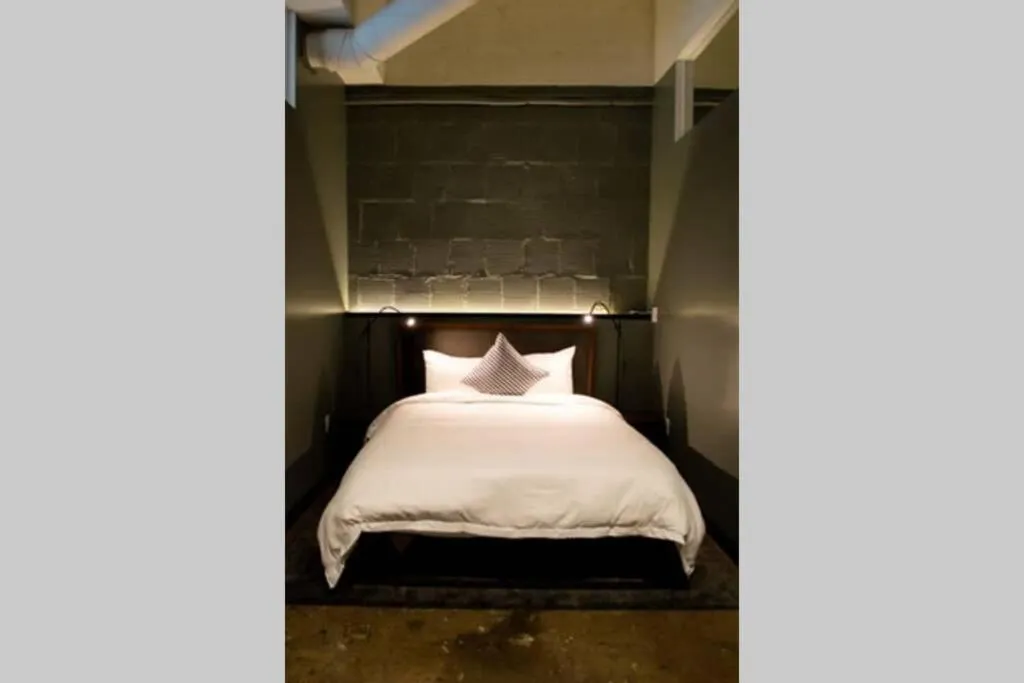 Bedroom, Bed in 3E - *Renovated* 3 min to Hillman Cancer Center Sleeps 6