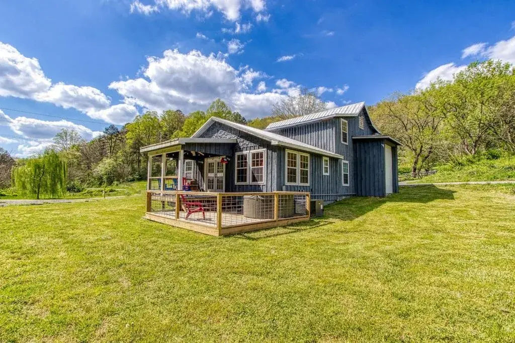 The Barn, Hot Tub, WIFI, 560 FREE tickets each paid day The Barn, Hot Tub, WIFI, 560 FREE tickets each paid day