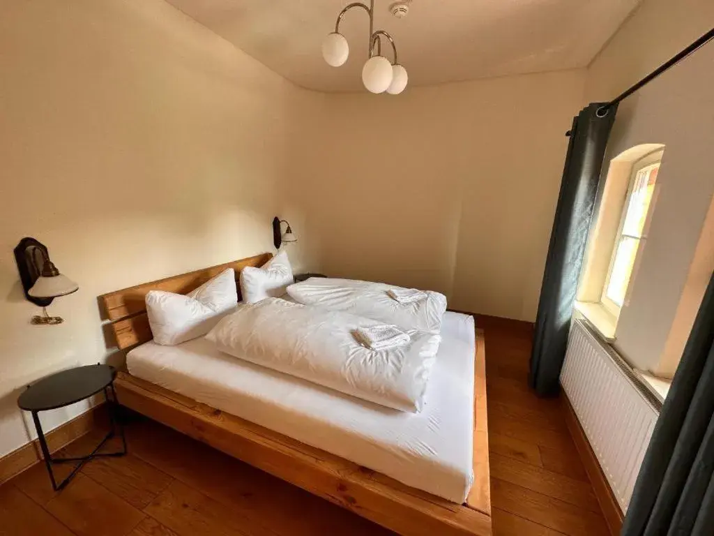 Photo of the whole room, Bed in Altstadthotel Ilsenburg Photo of the whole room, Bed in Altstadthotel Ilsenburg