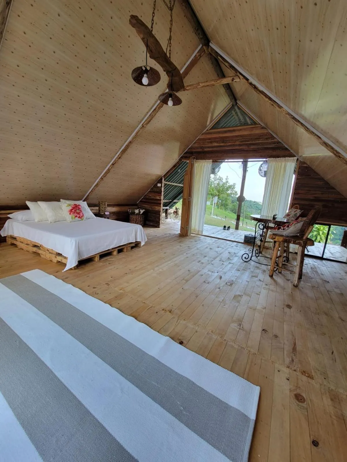 Family, Bed in BOSQUE EL DESCANSO