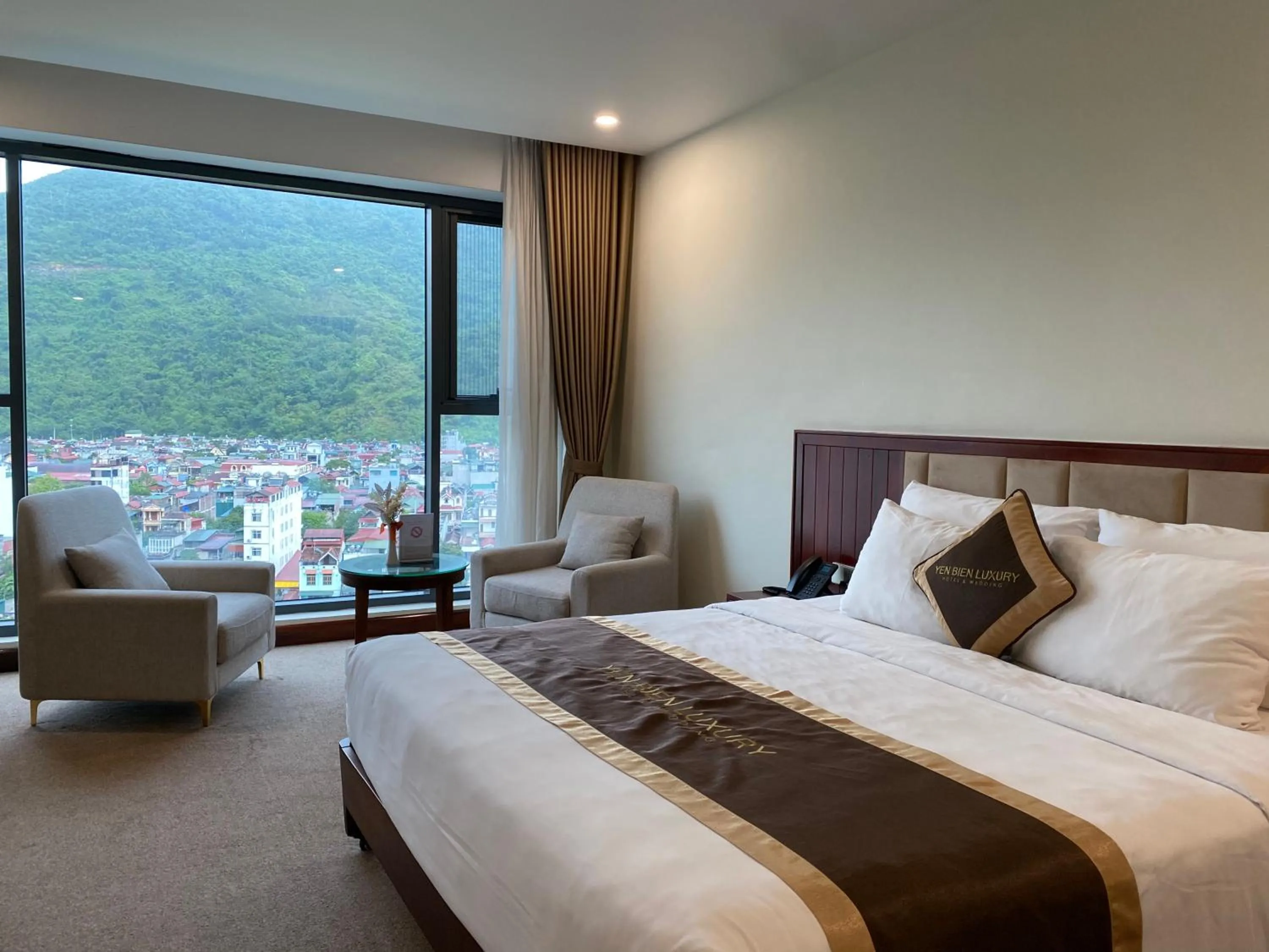 Bed in YEN BIEN LUXURY HOTEL